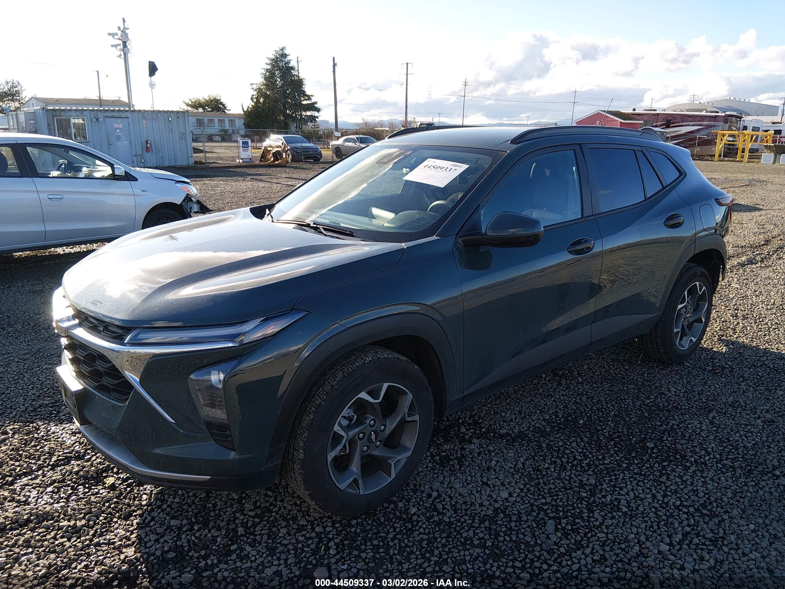 CHEVROLET TRAX image 2
