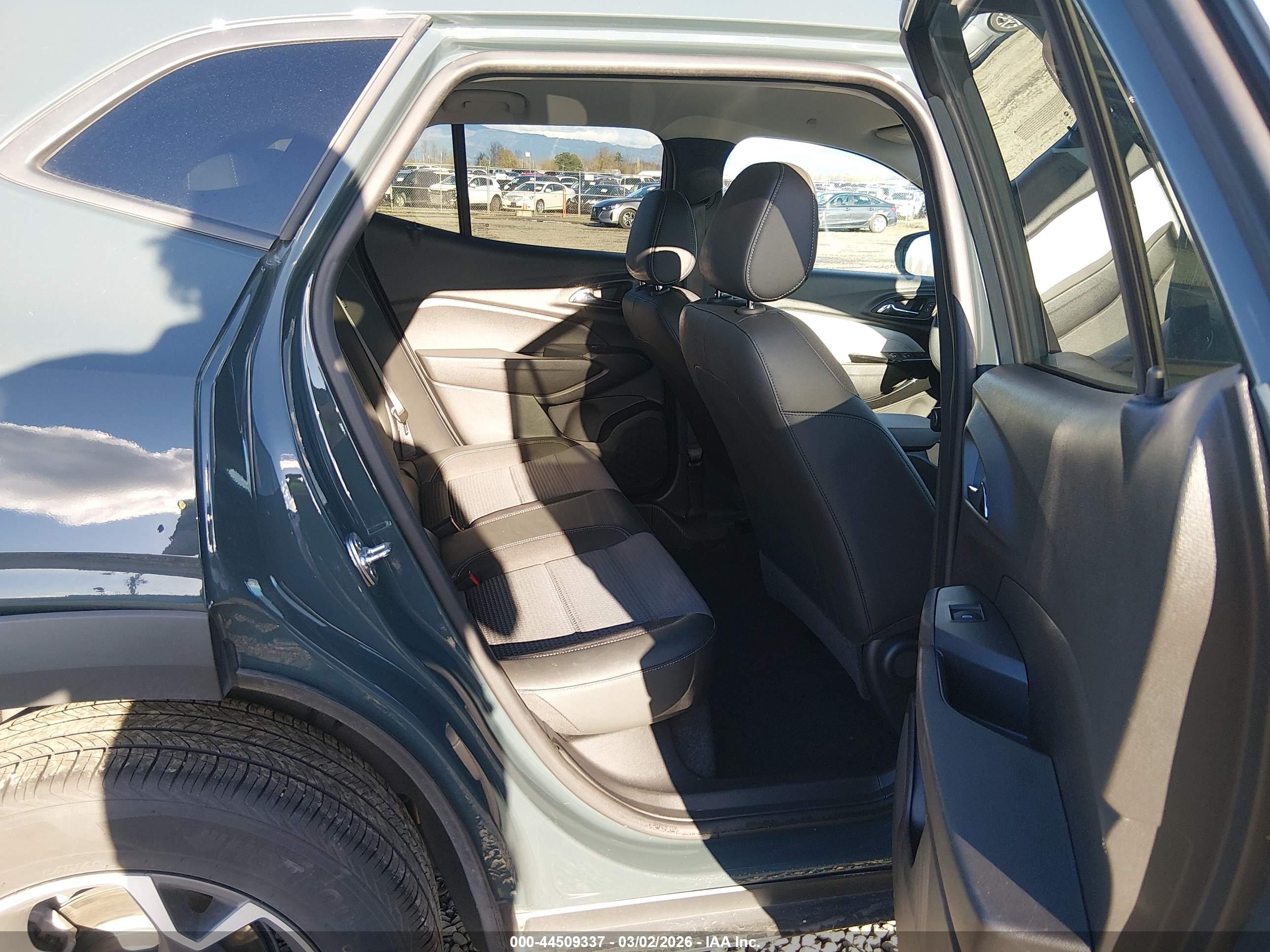 CHEVROLET TRAX image 8