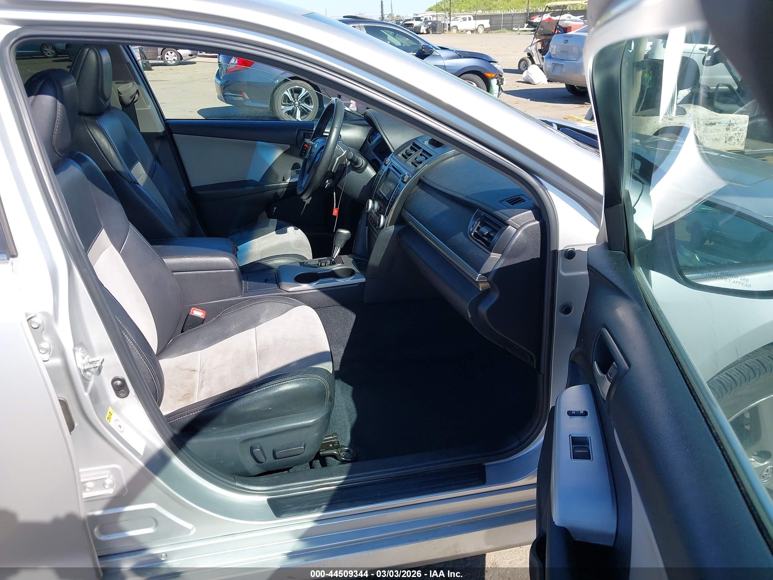 TOYOTA CAMRY image 5