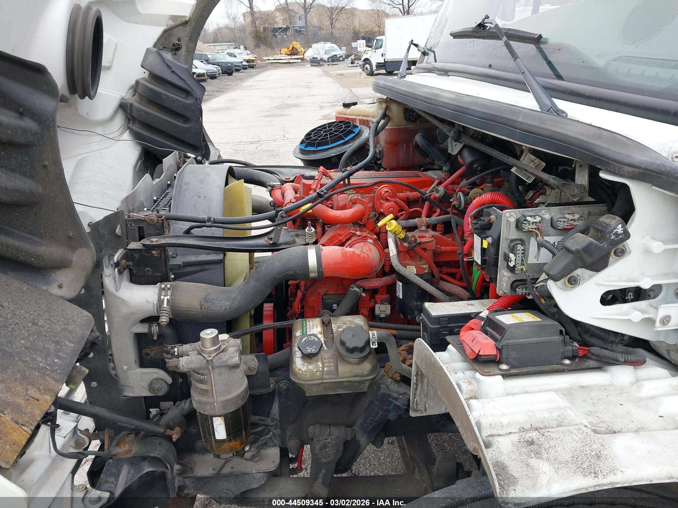 FREIGHTLINER M2 image 10