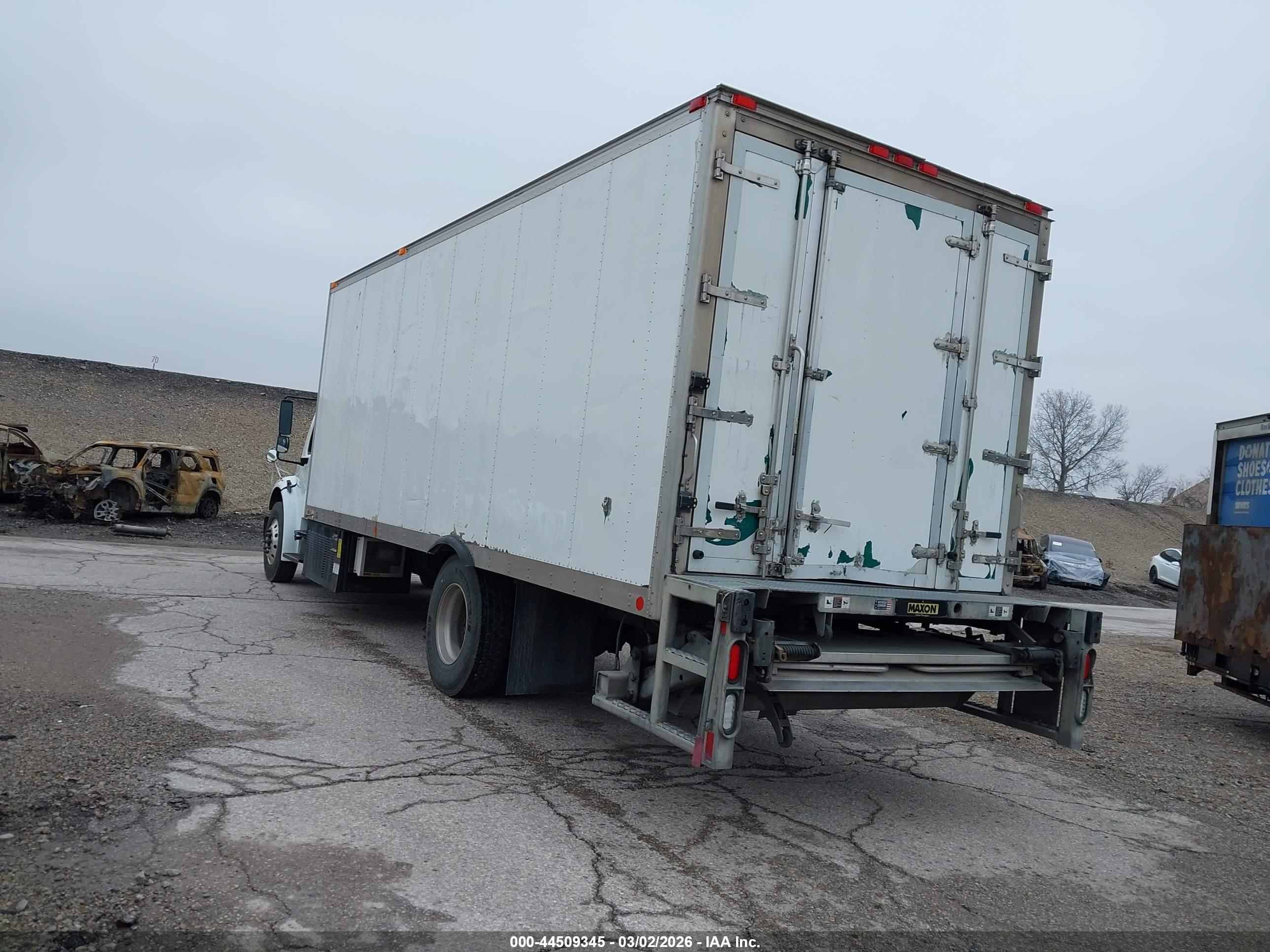 FREIGHTLINER M2 image 3