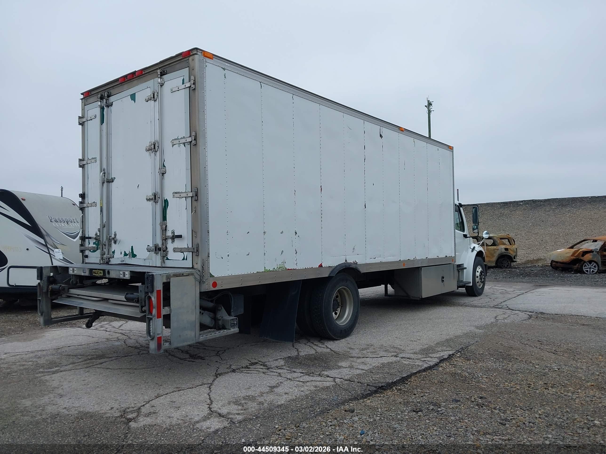FREIGHTLINER M2 image 4