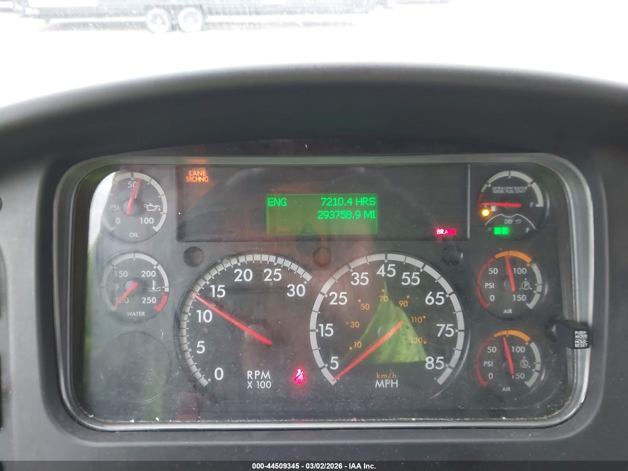 FREIGHTLINER M2 image 6