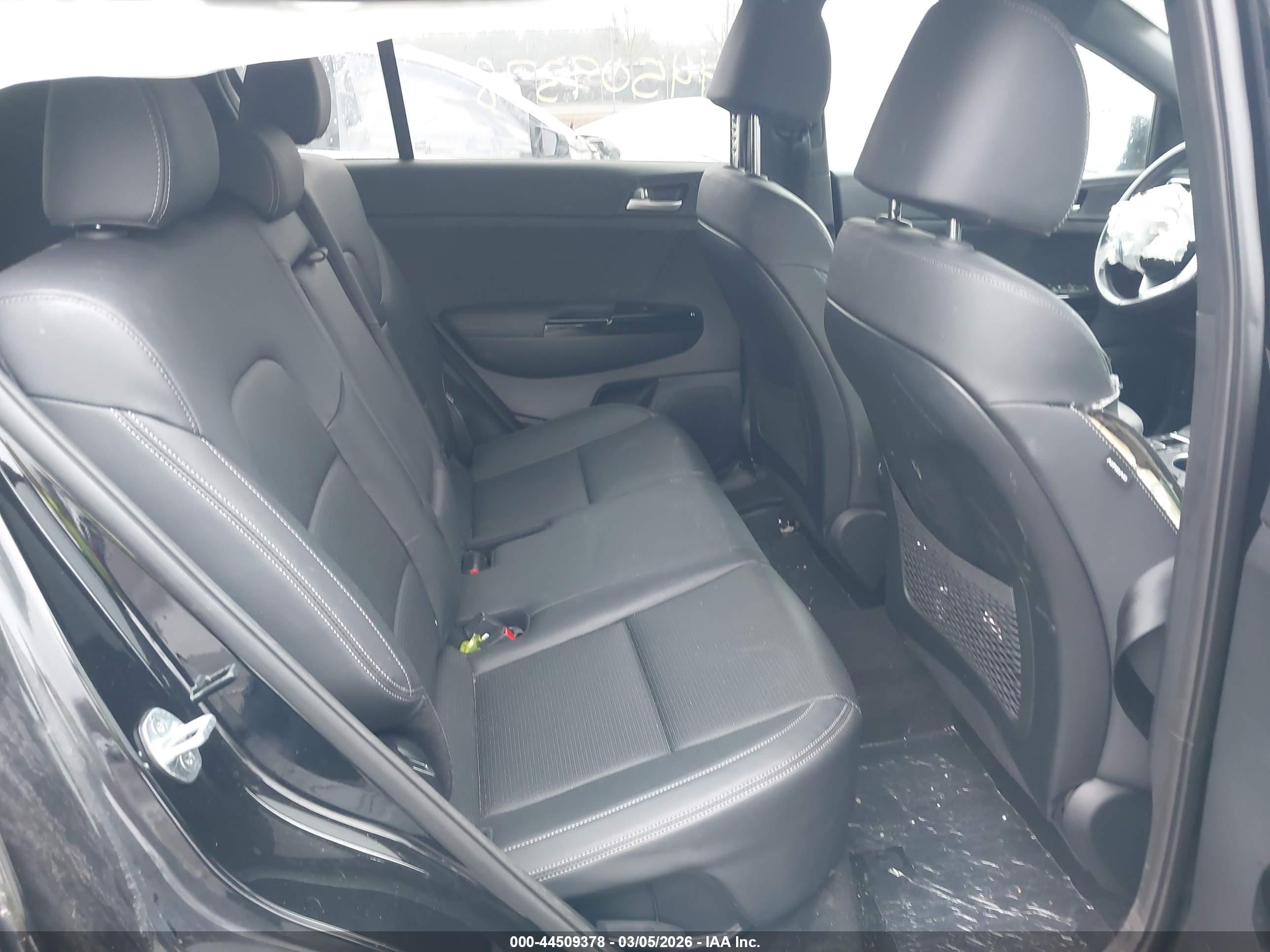 KIA SPORTAGE image 8
