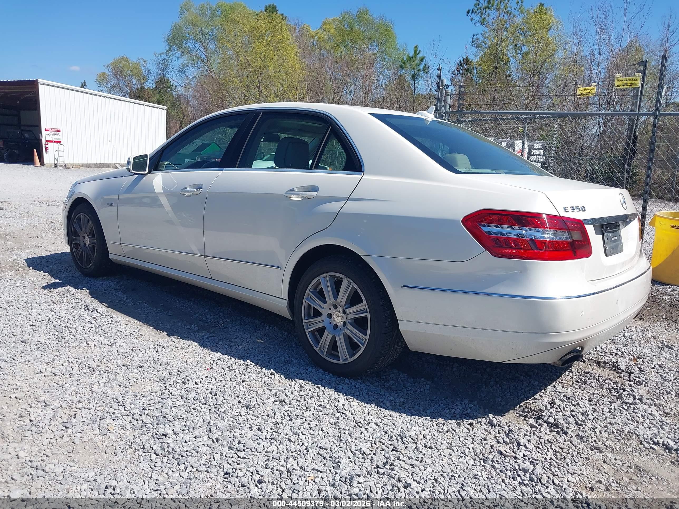 MERCEDES-BENZ E image 3