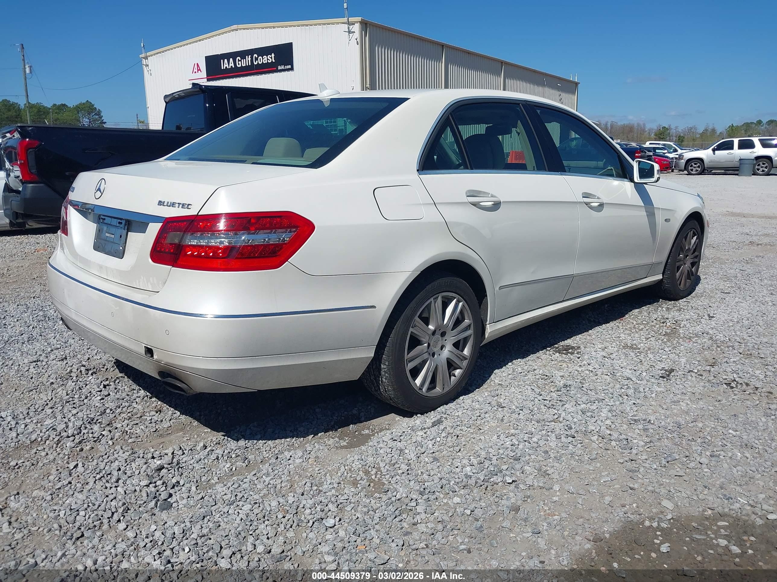 MERCEDES-BENZ E image 4