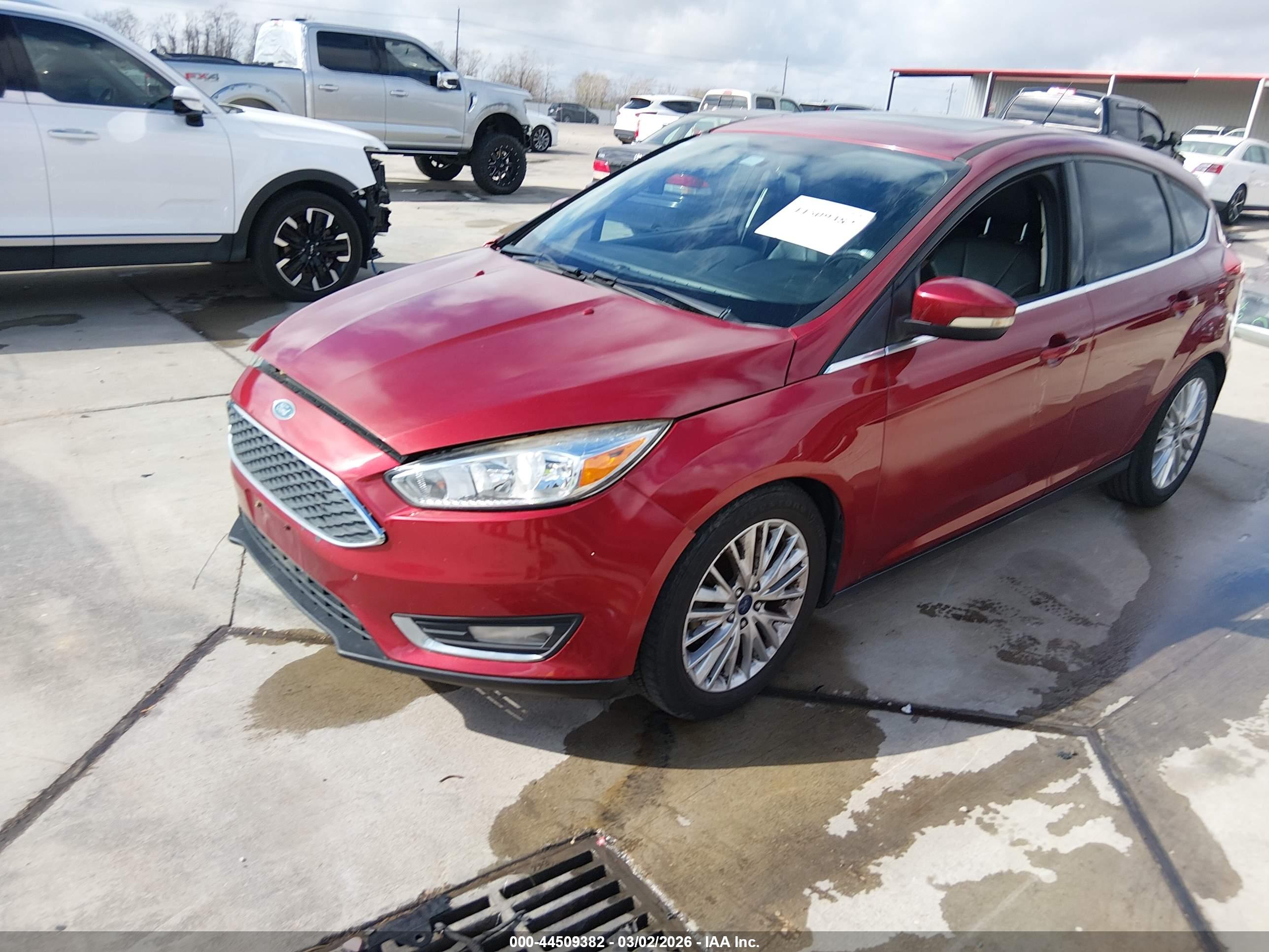 FORD FOCUS image 2