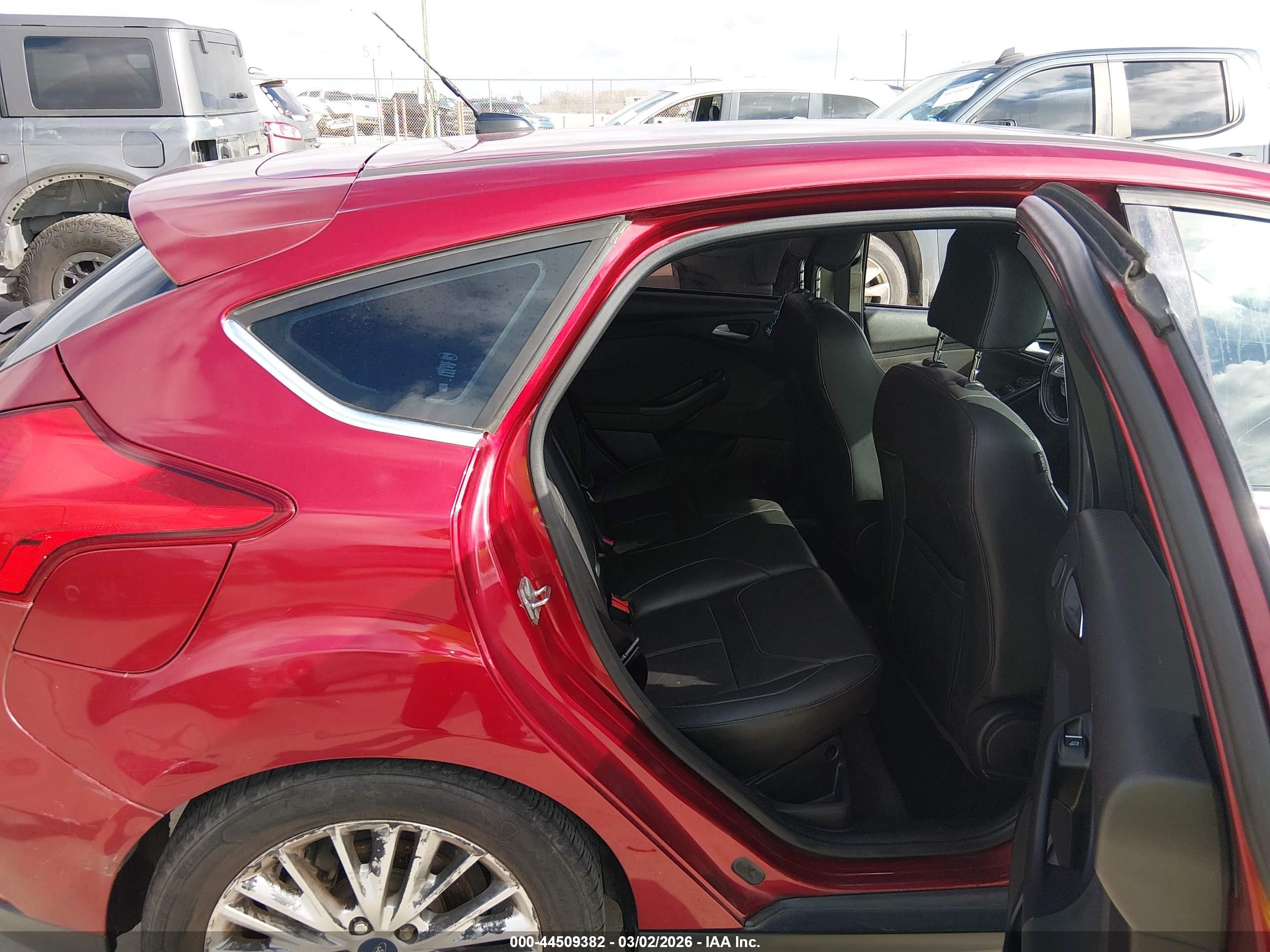 FORD FOCUS image 8