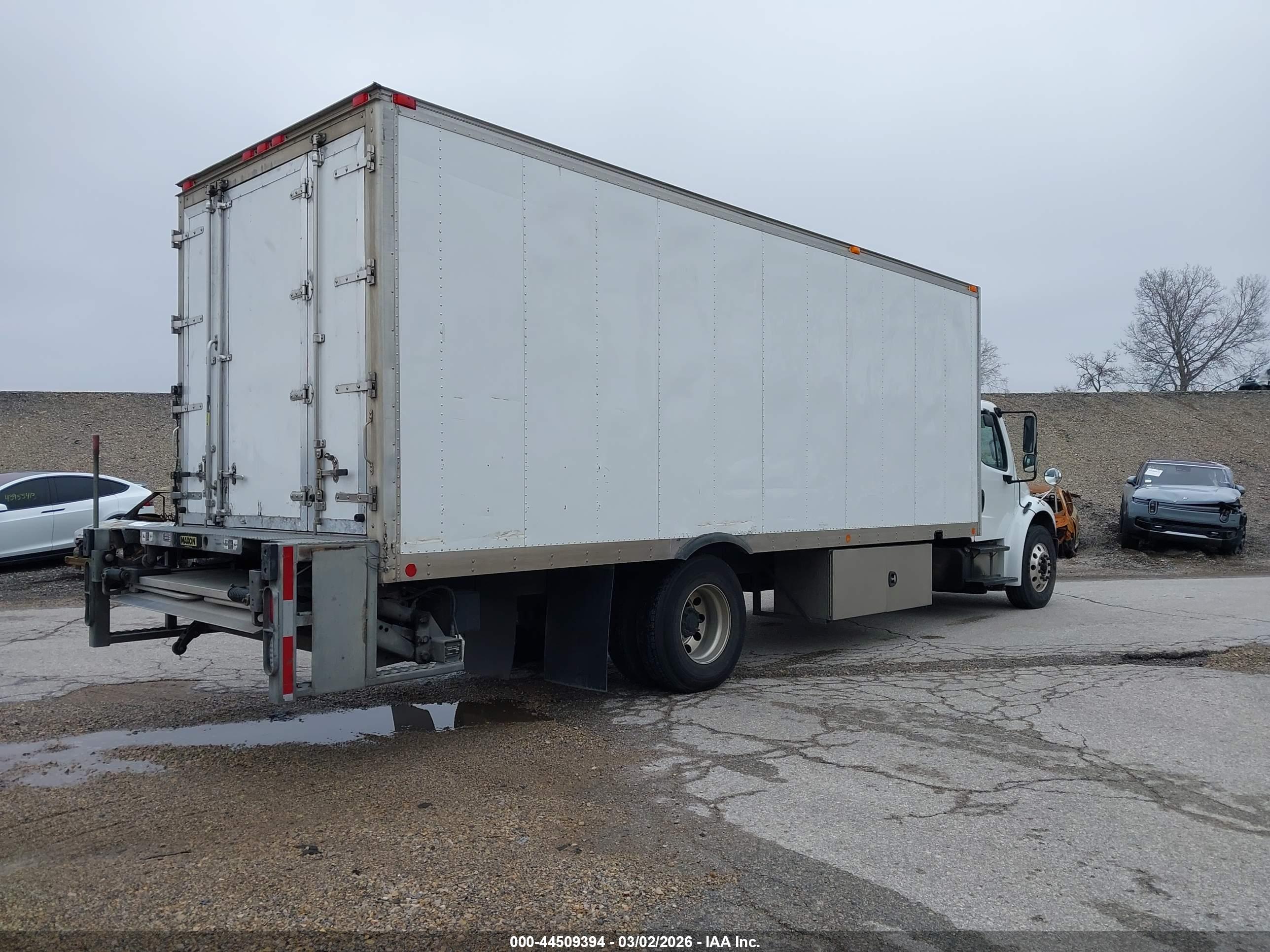 FREIGHTLINER M2 image 4
