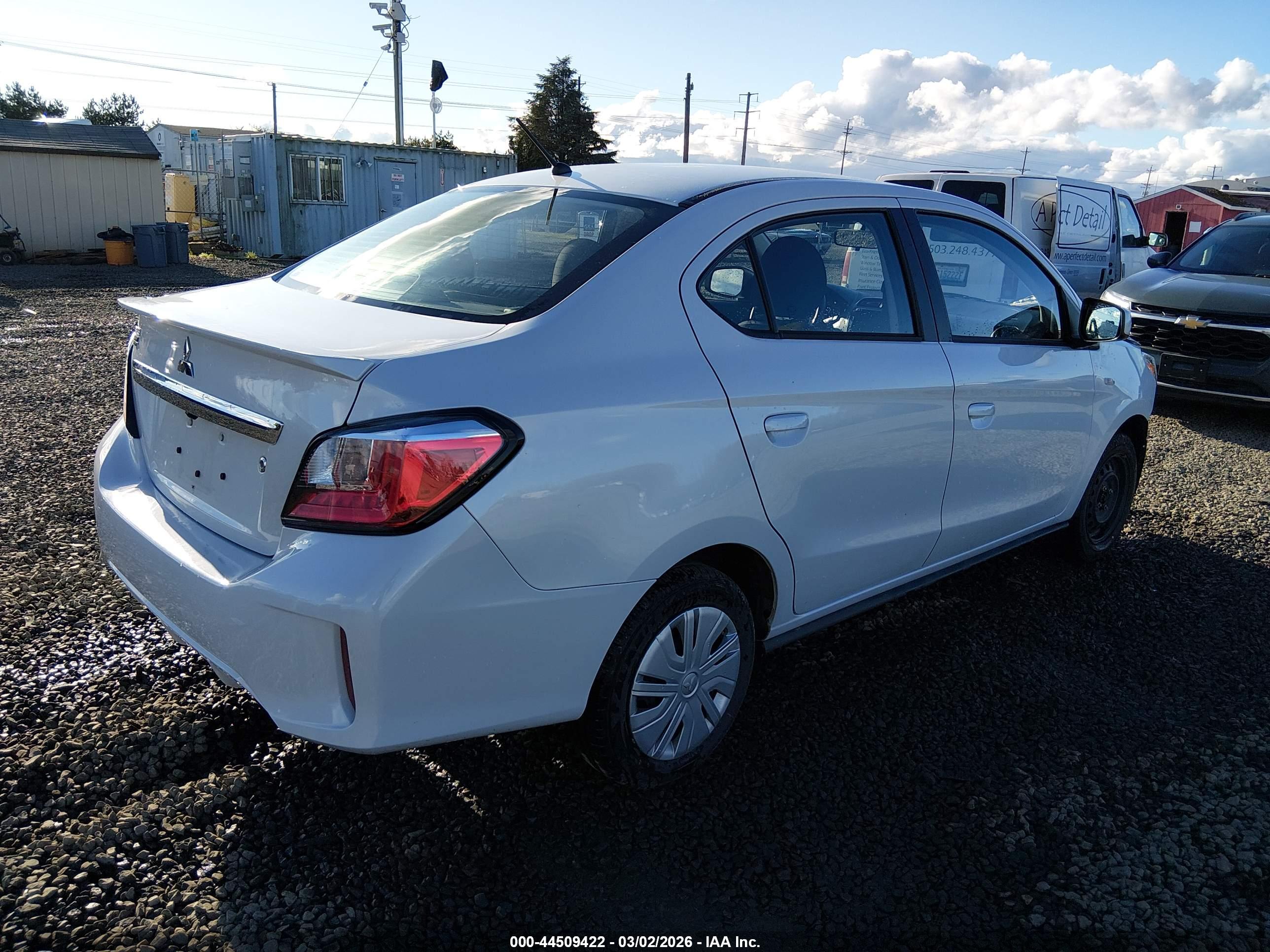 MITSUBISHI MIRAGE image 4