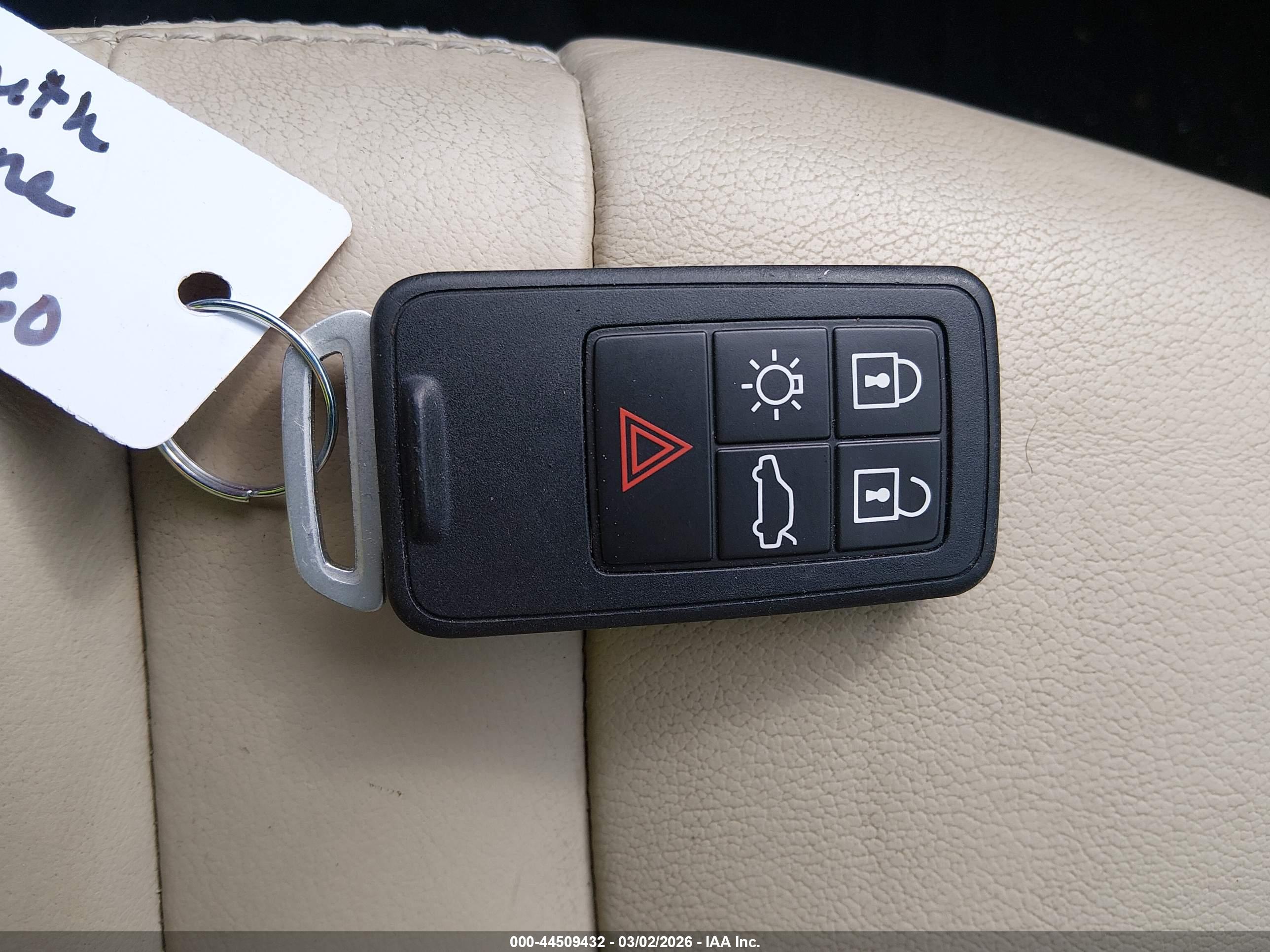 VOLVO XC60 image 11