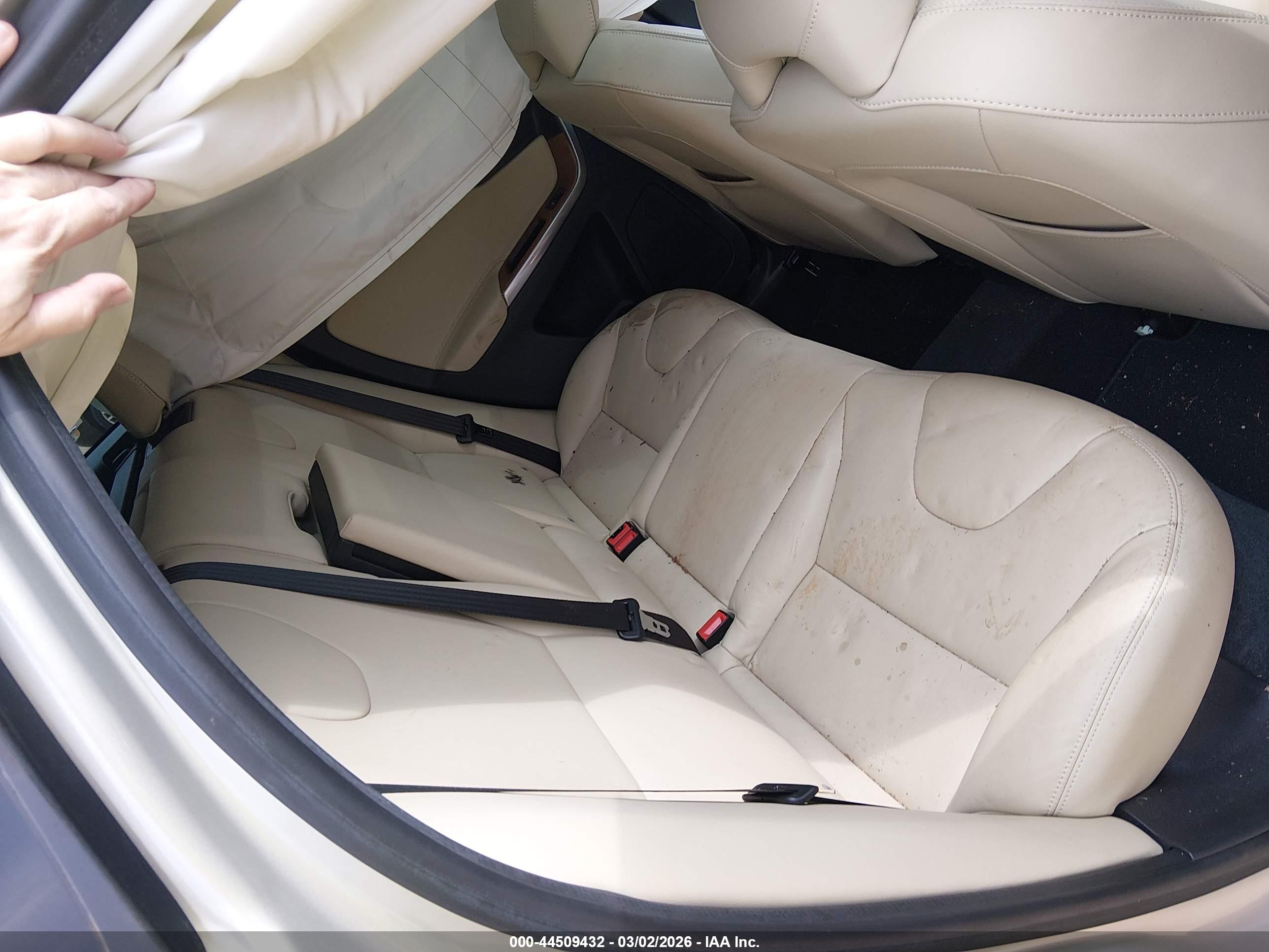 VOLVO XC60 image 8