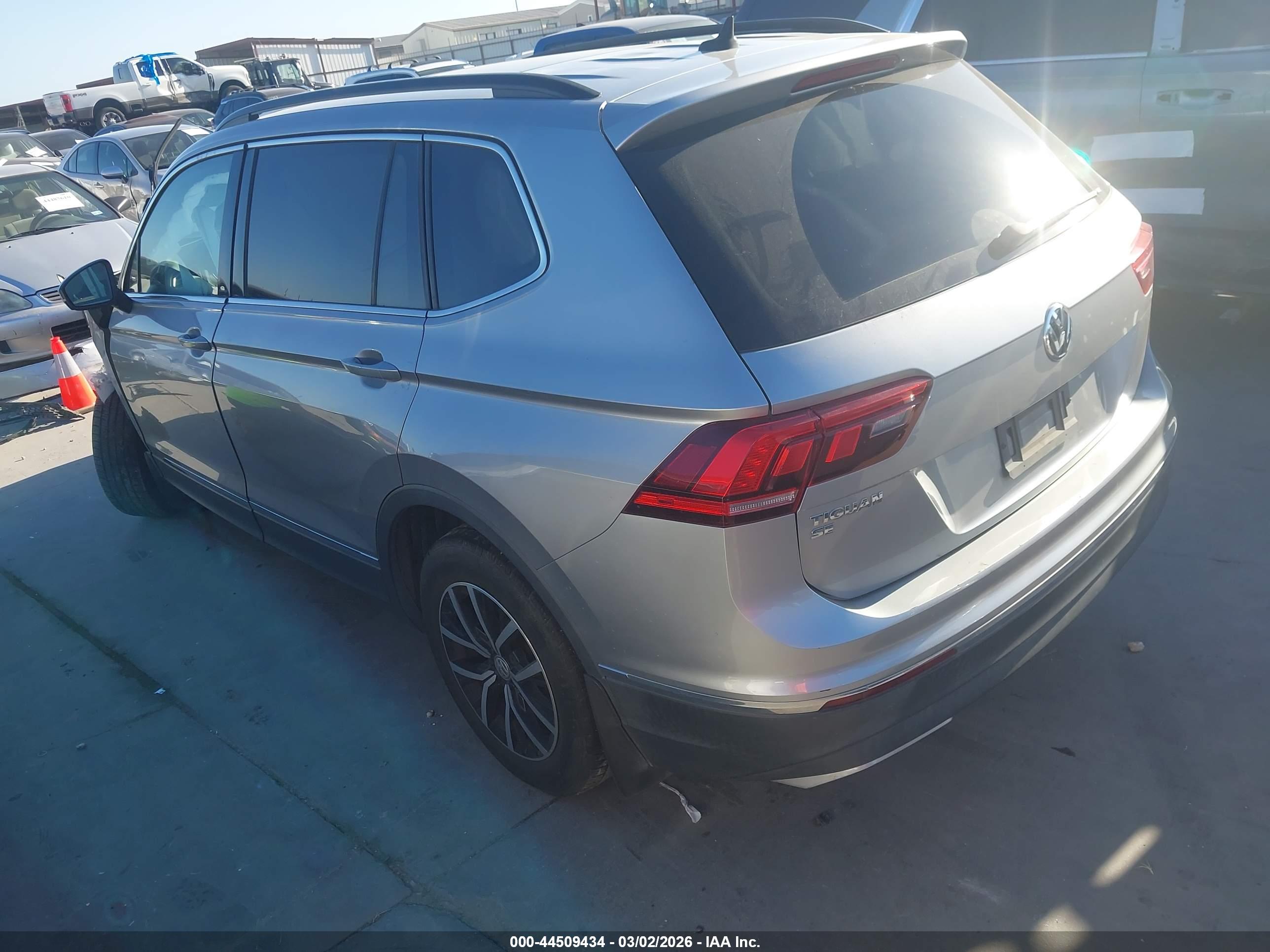 VOLKSWAGEN TIGUAN image 3