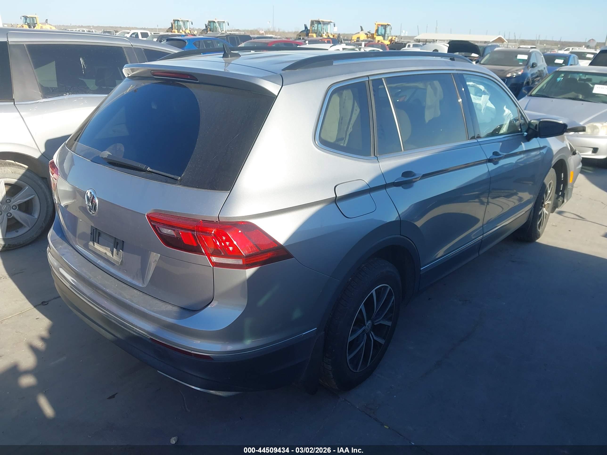 VOLKSWAGEN TIGUAN image 4