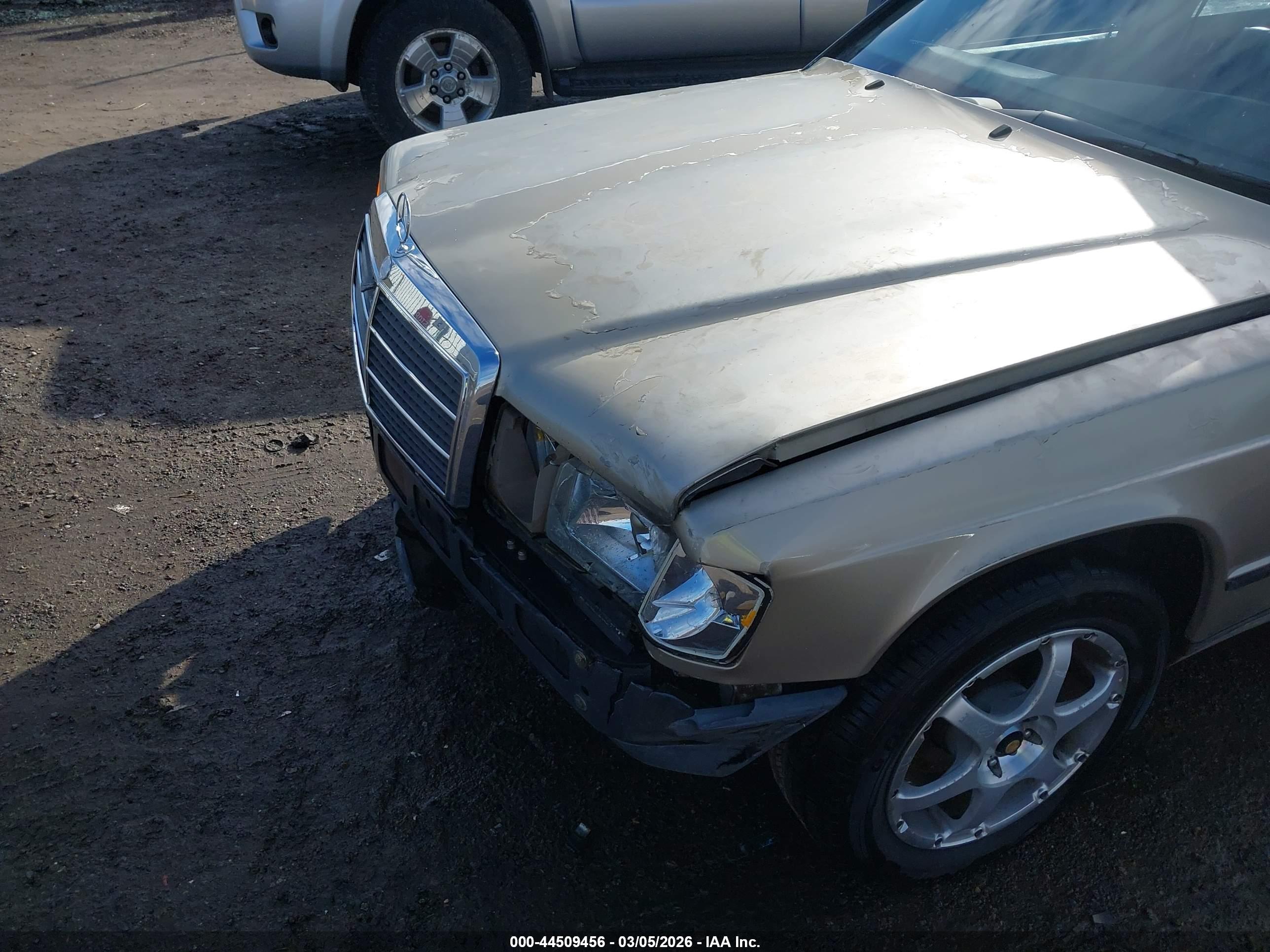 MERCEDES-BENZ 190 image 6