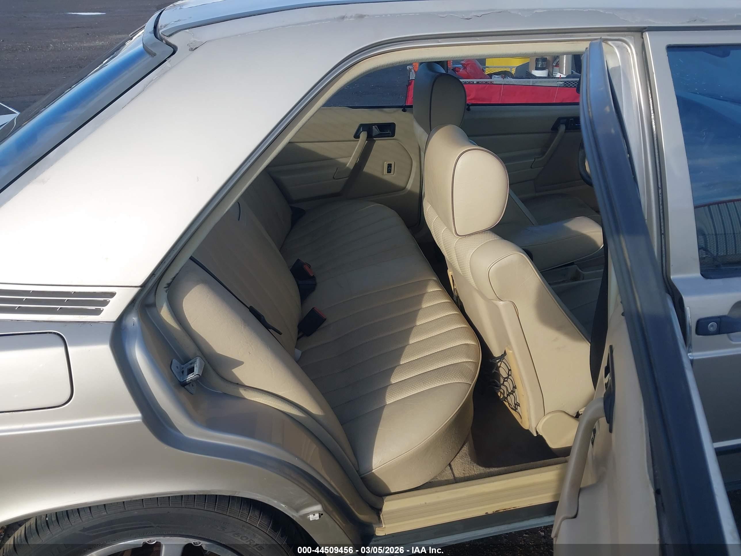 MERCEDES-BENZ 190 image 8