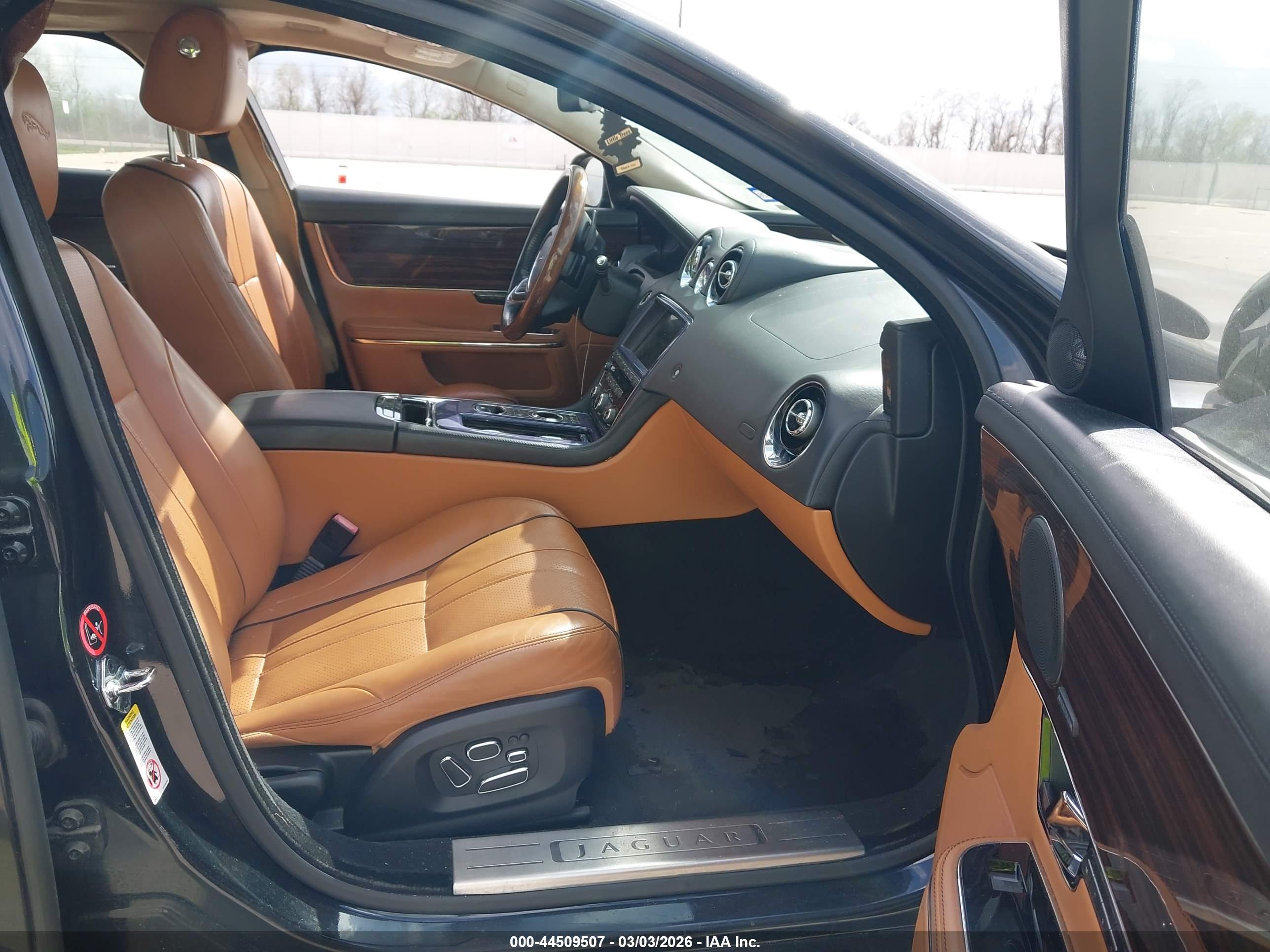 JAGUAR XJ image 5