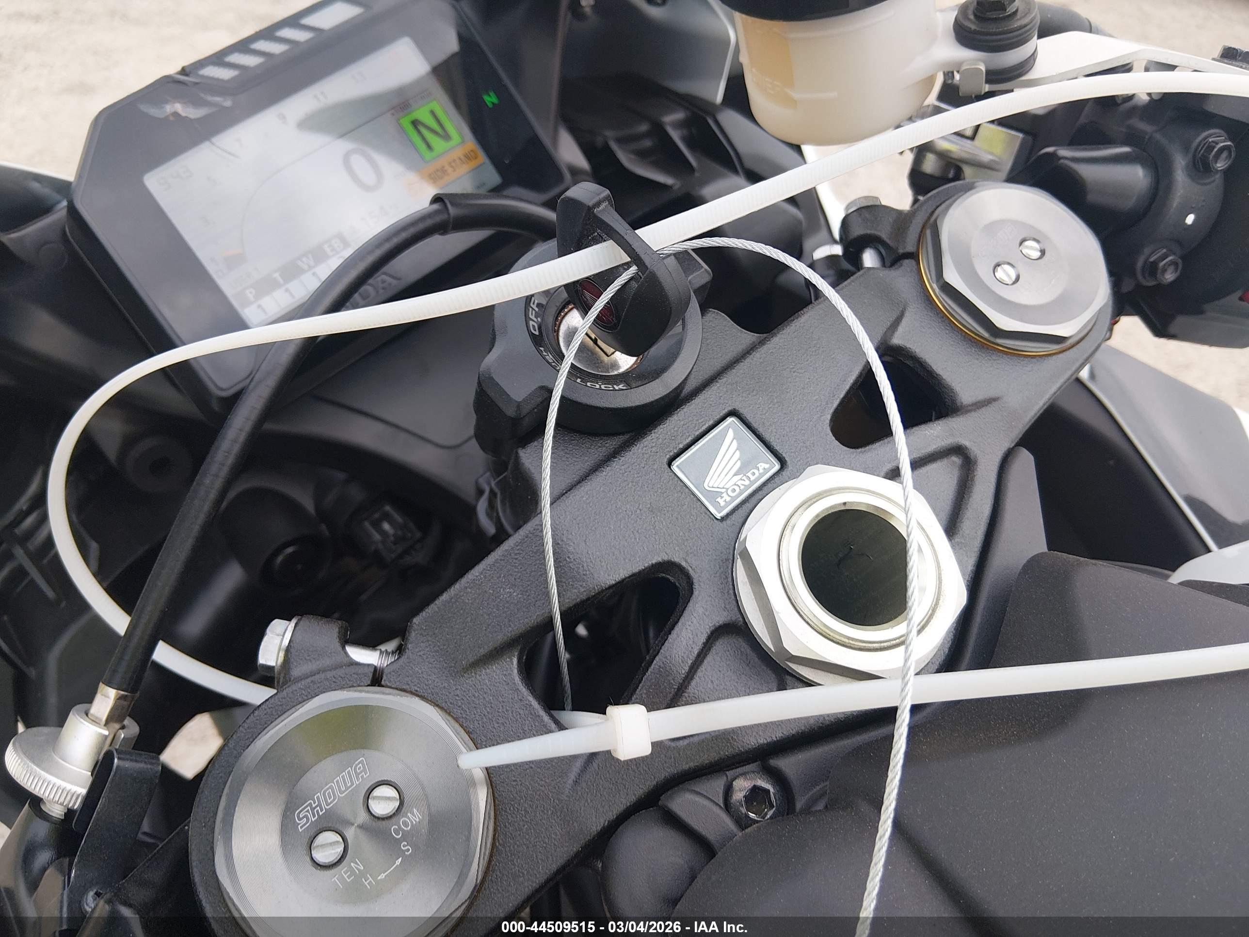 HONDA CBR1000 image 11