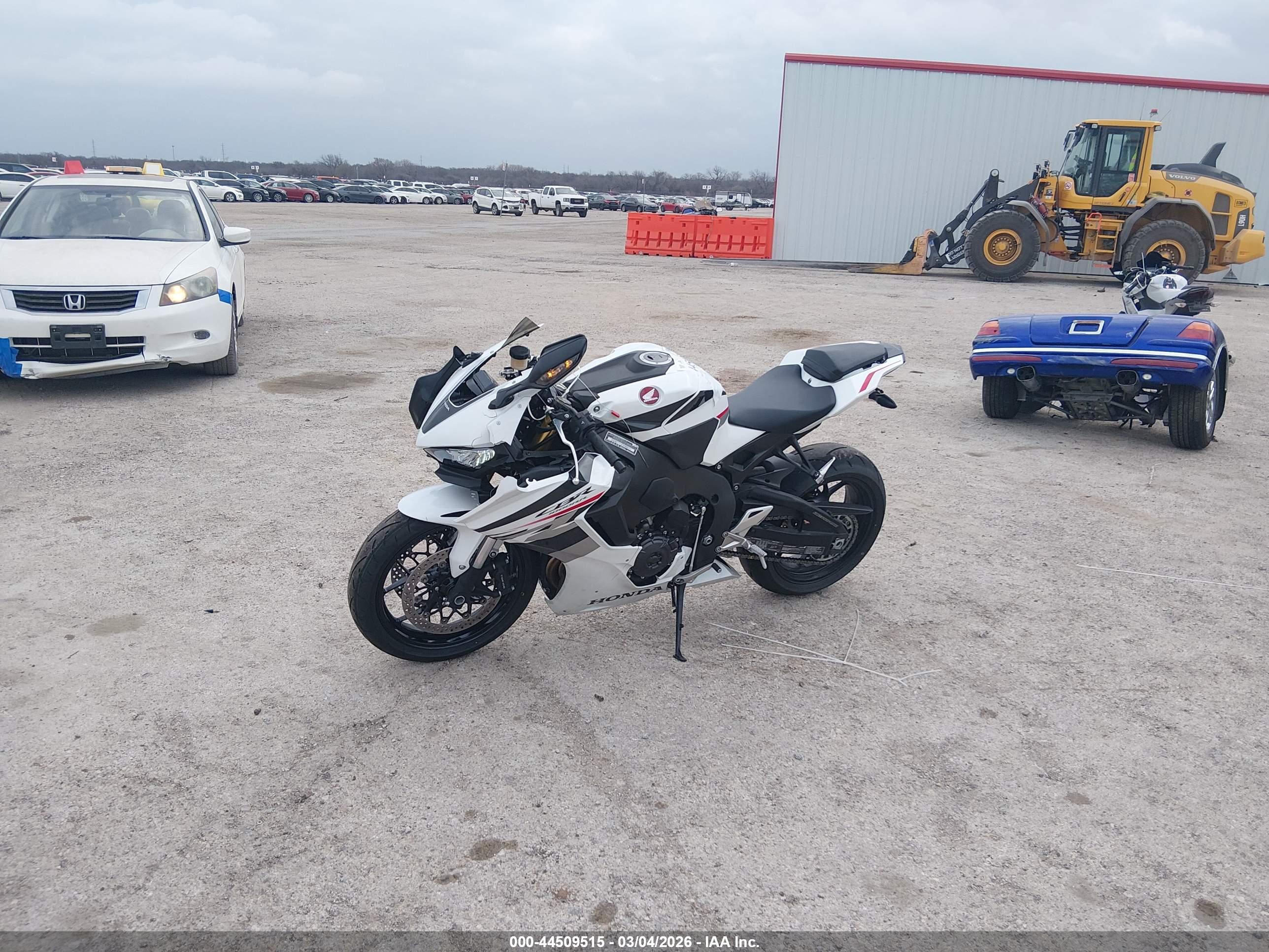 HONDA CBR1000 image 2