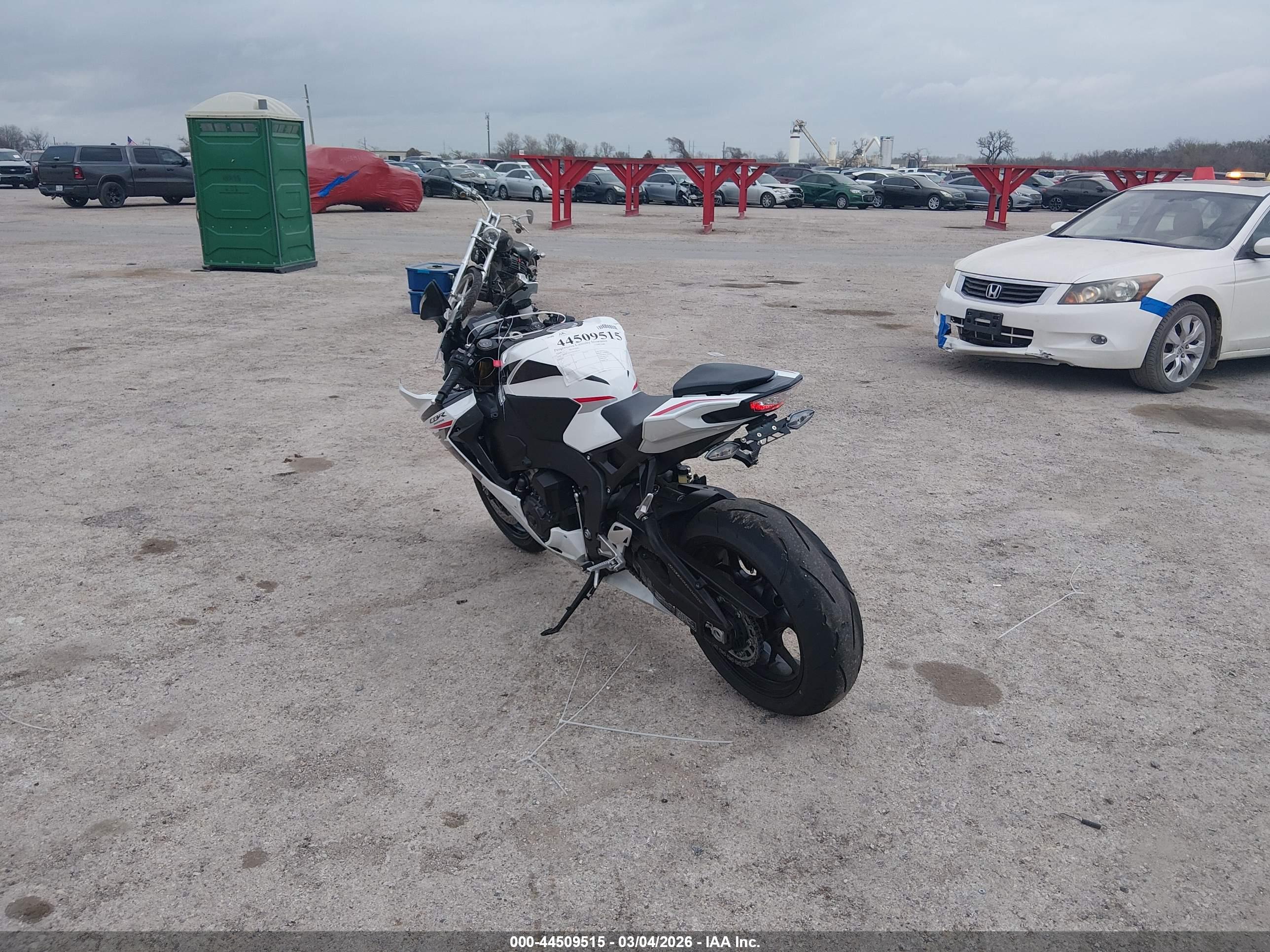 HONDA CBR1000 image 3