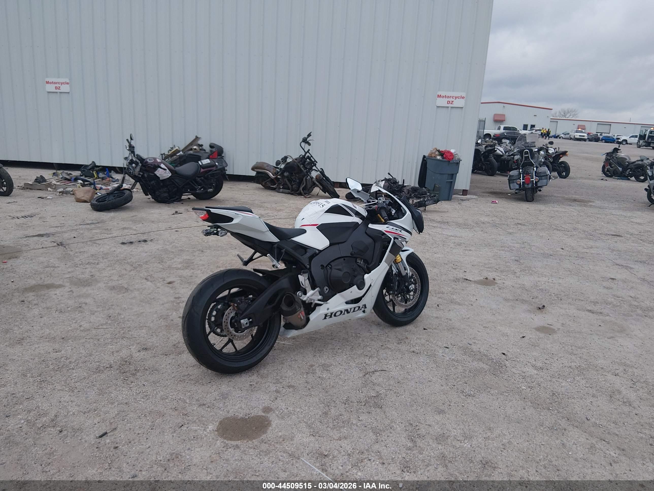 HONDA CBR1000 image 4