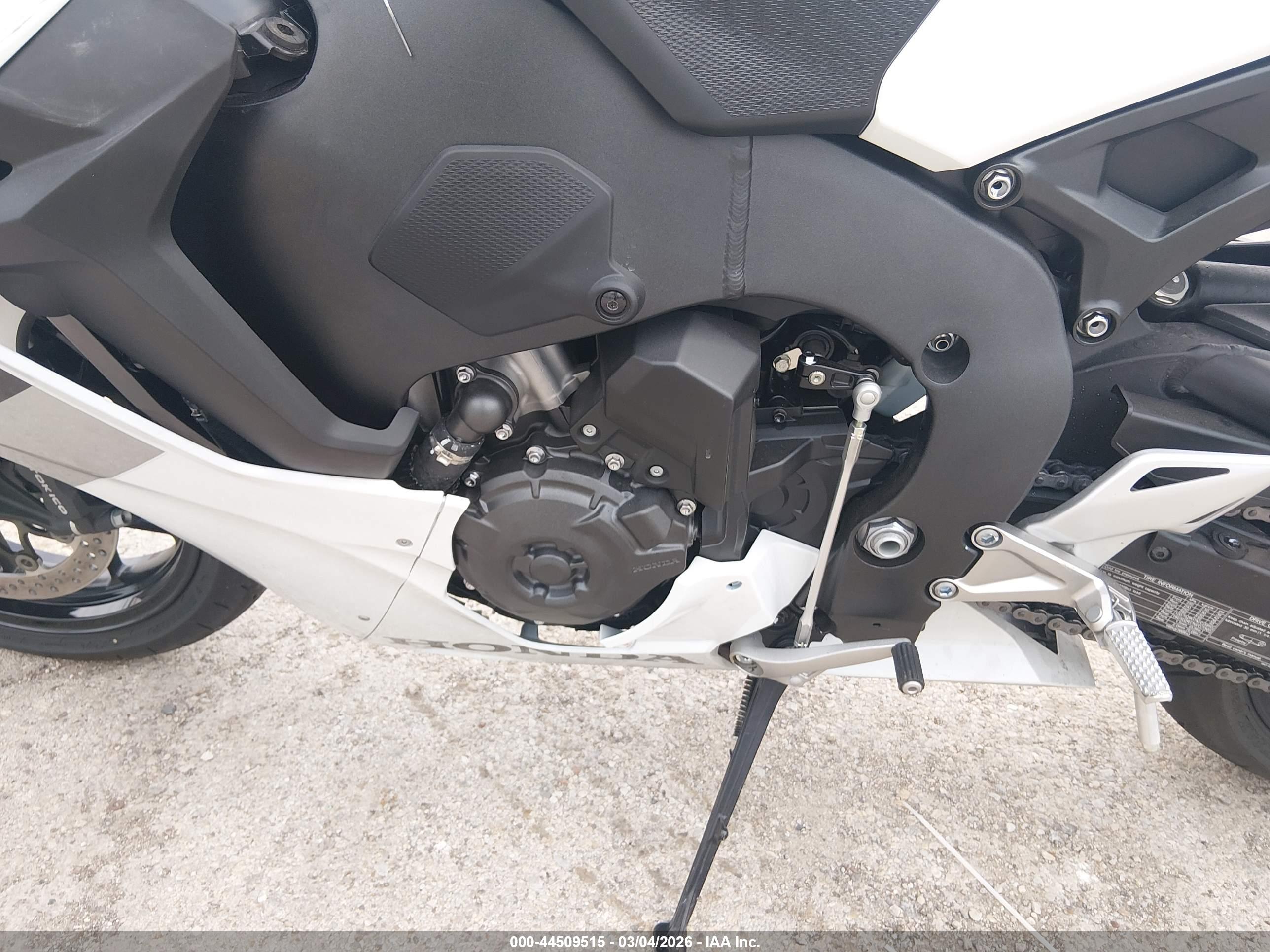 HONDA CBR1000 image 9