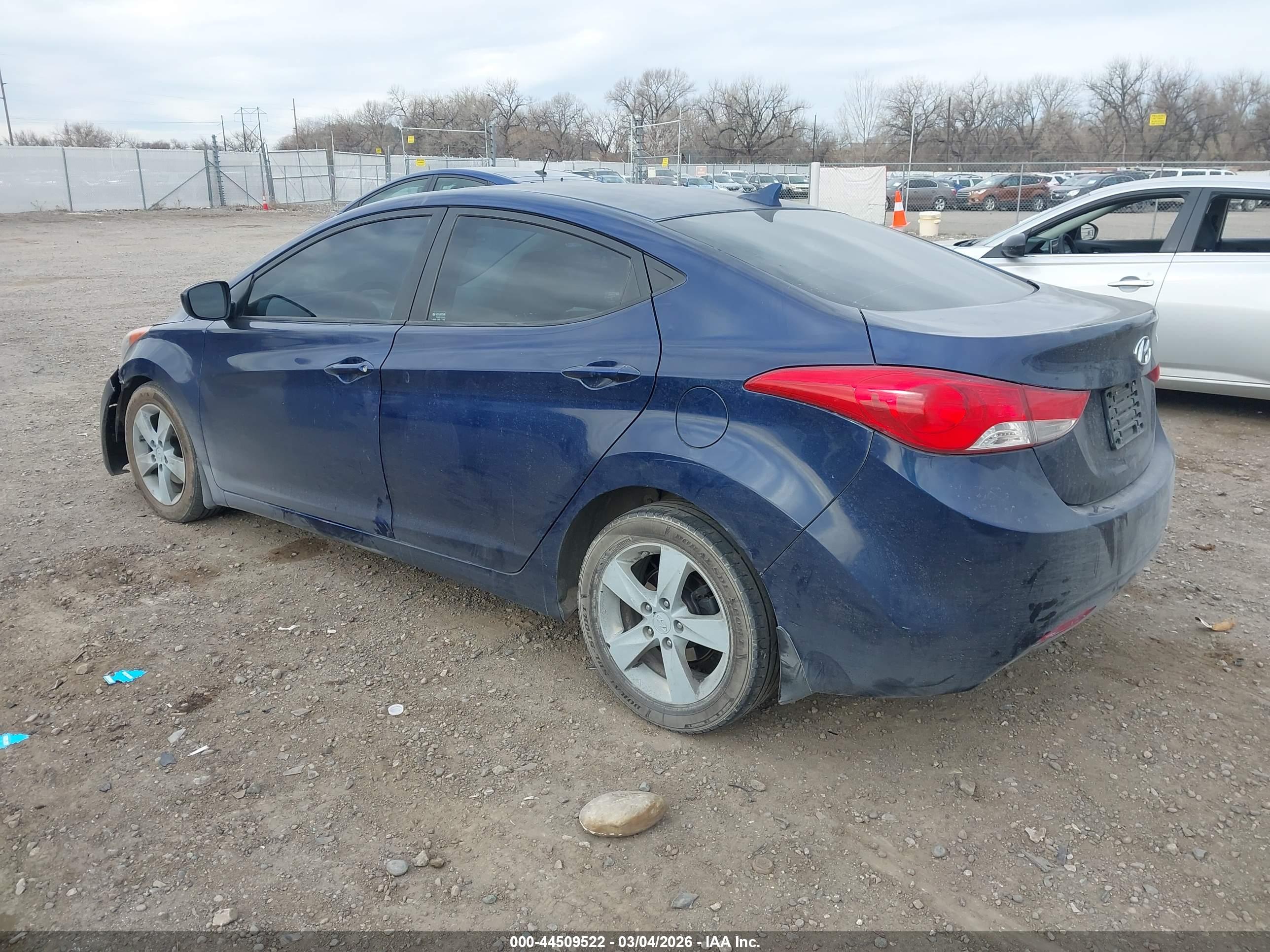 HYUNDAI ELANTRA image 3