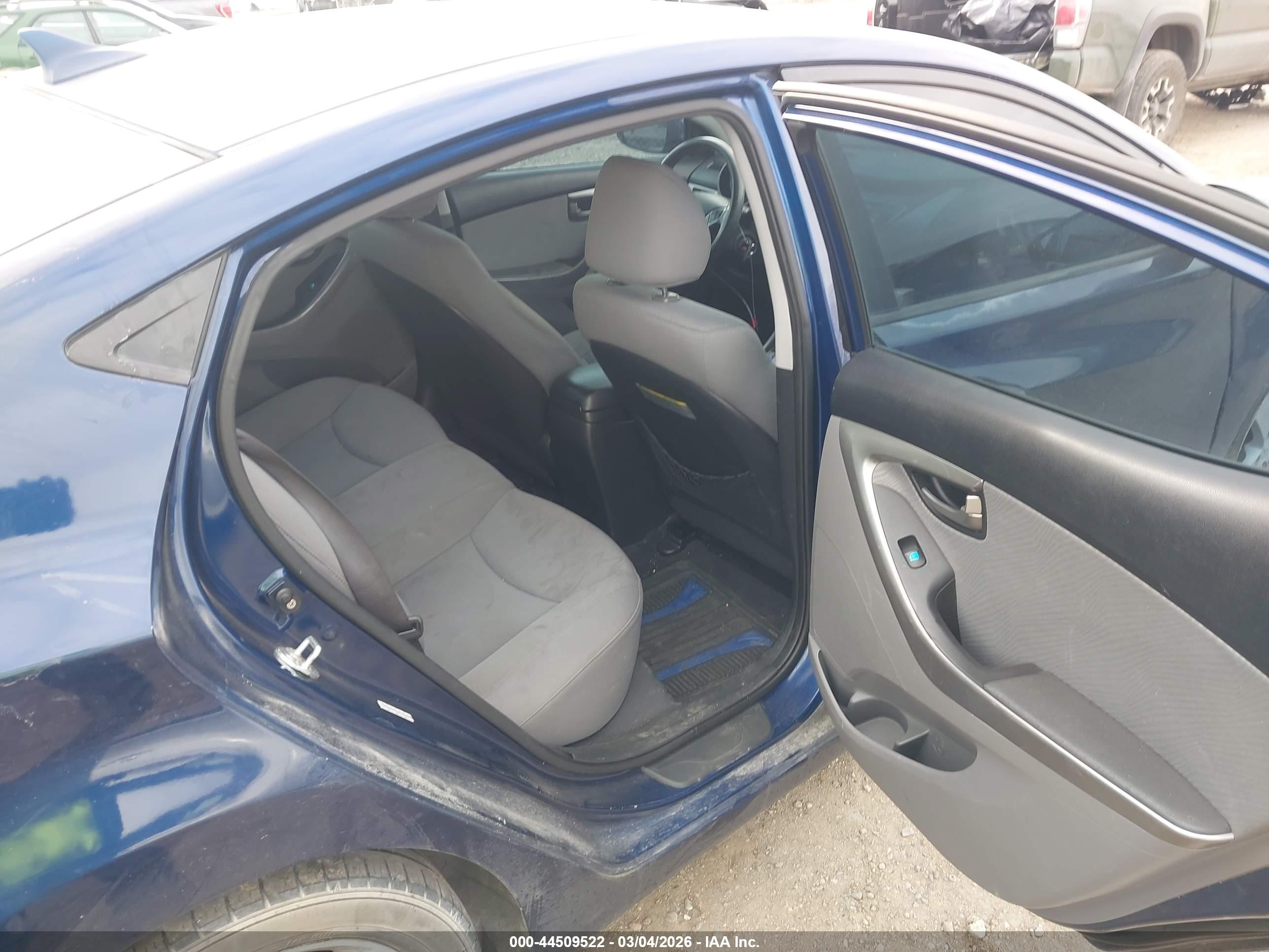 HYUNDAI ELANTRA image 8