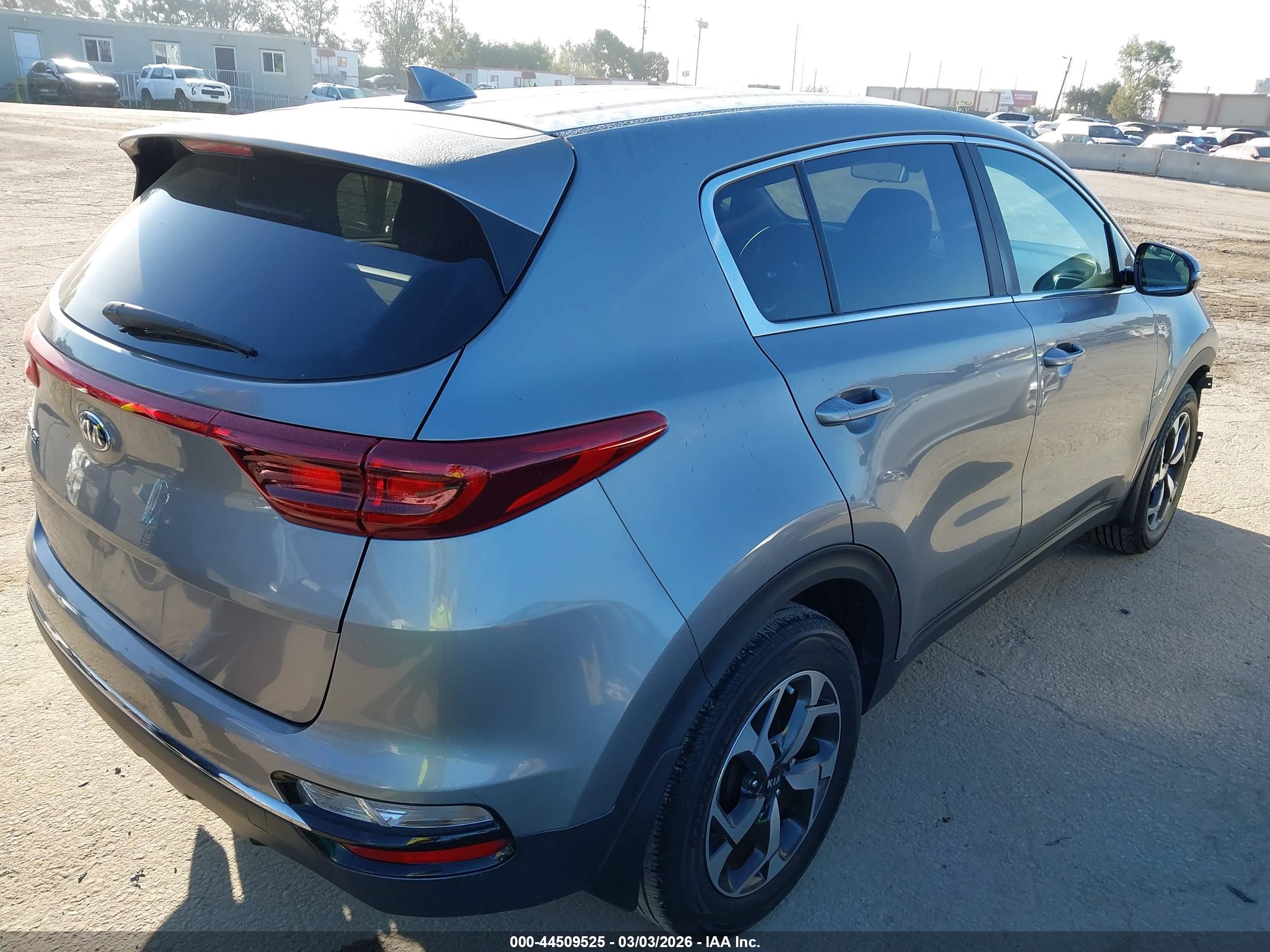 KIA SPORTAGE image 4