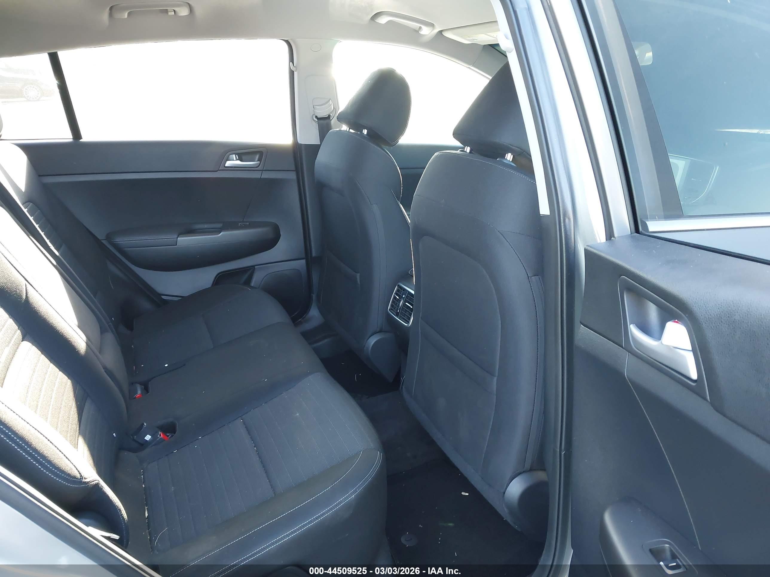 KIA SPORTAGE image 8