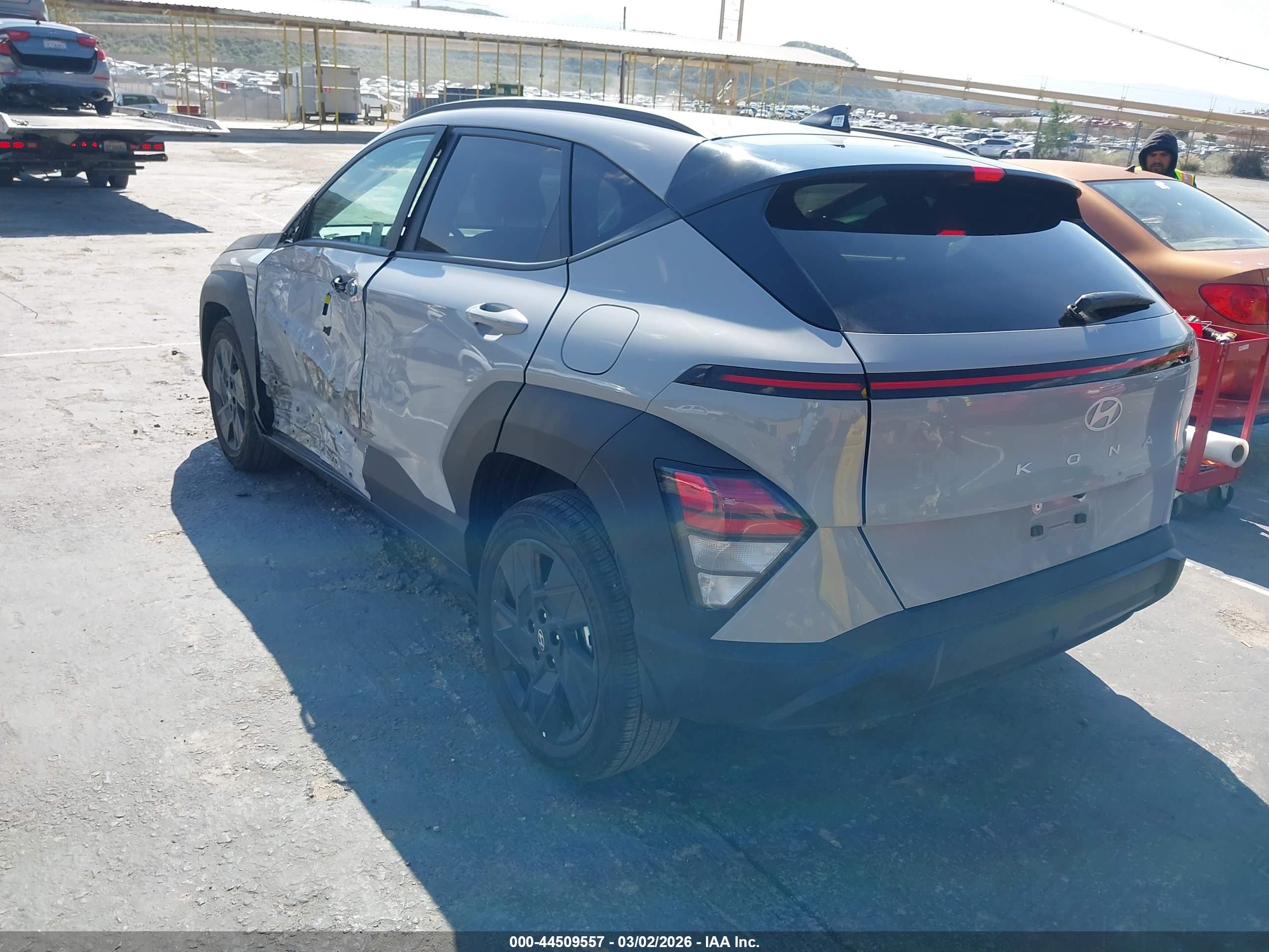 HYUNDAI KONA image 3