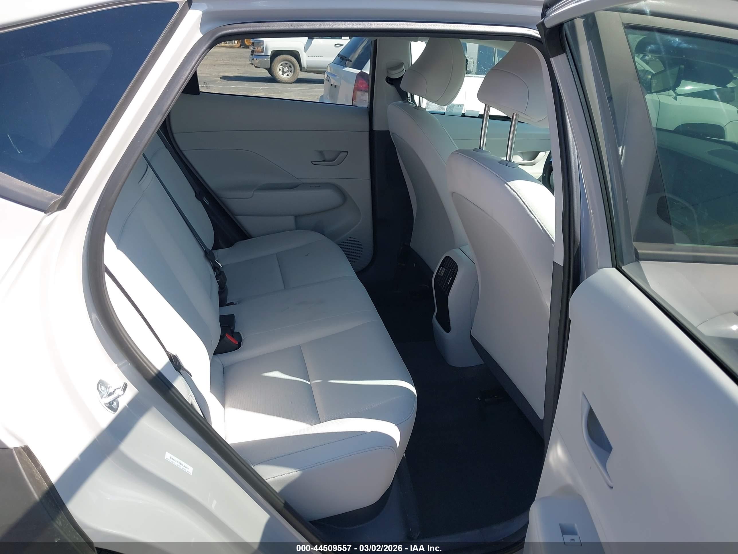 HYUNDAI KONA image 8