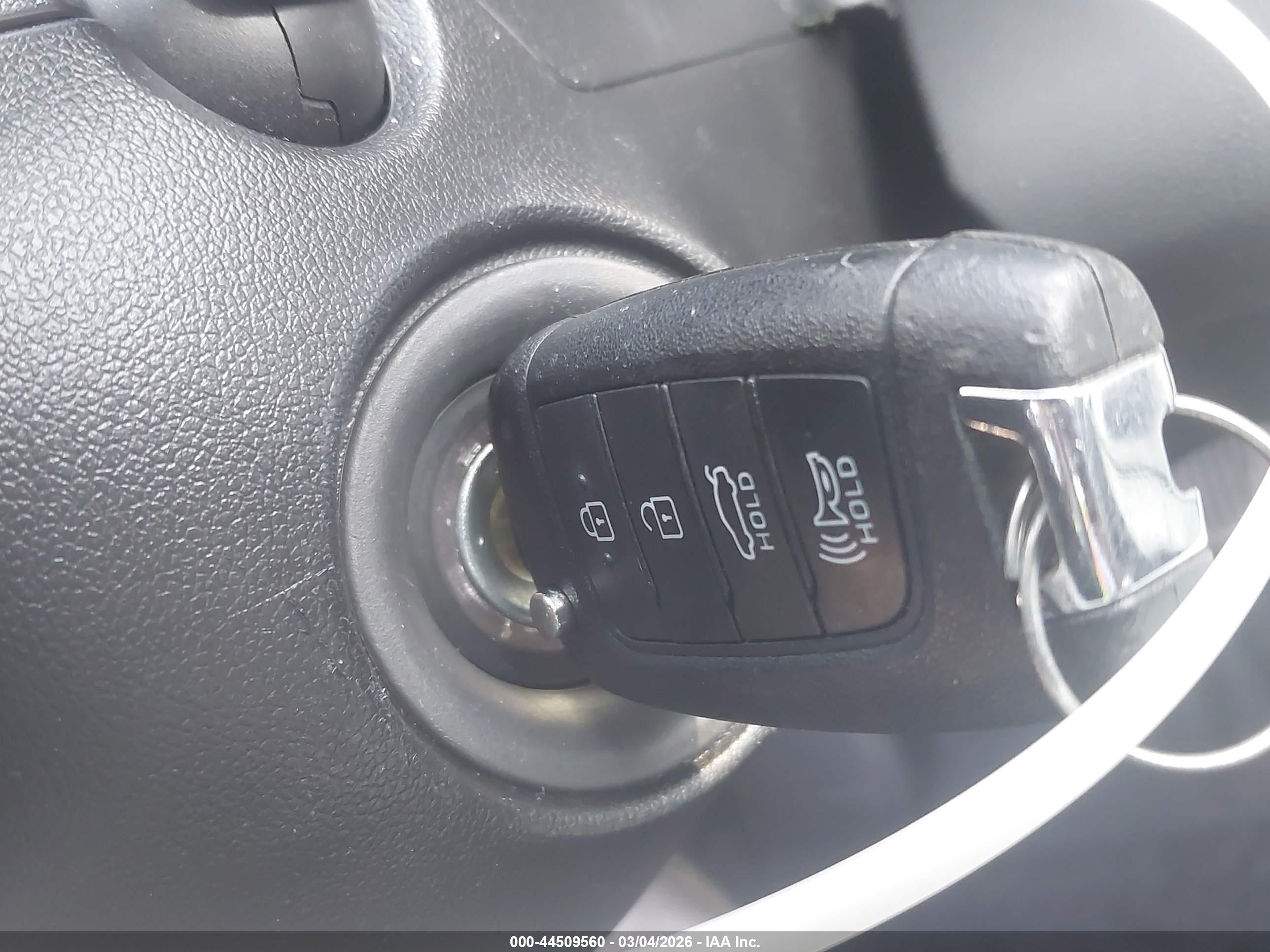 HYUNDAI ELANTRA image 11