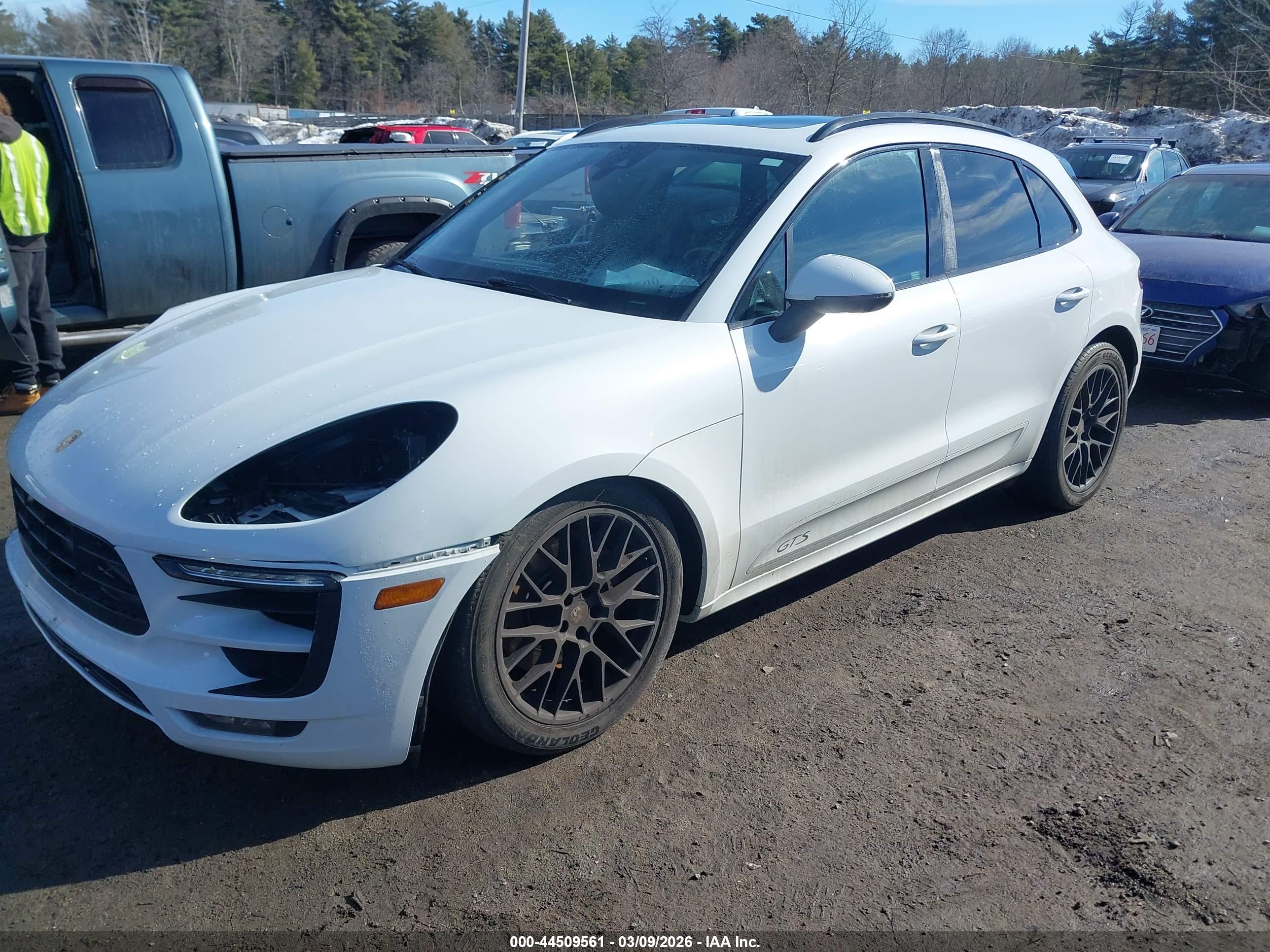 PORSCHE MACAN image 2