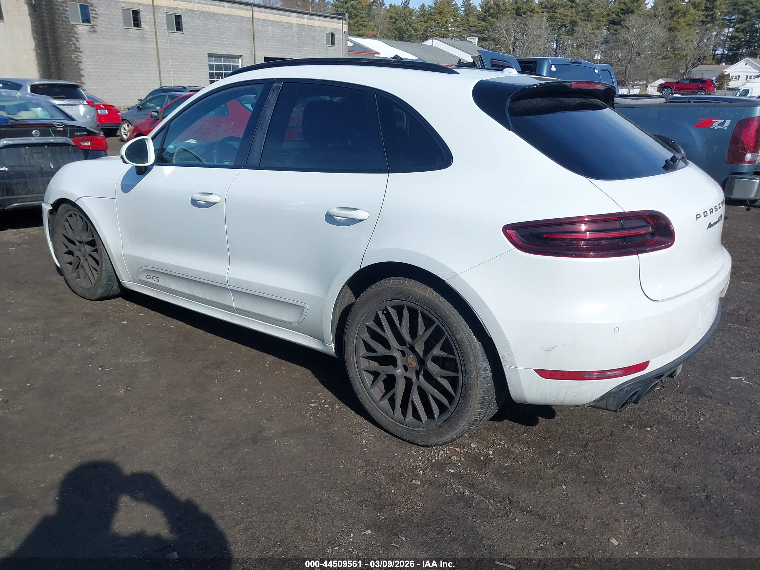 PORSCHE MACAN image 3