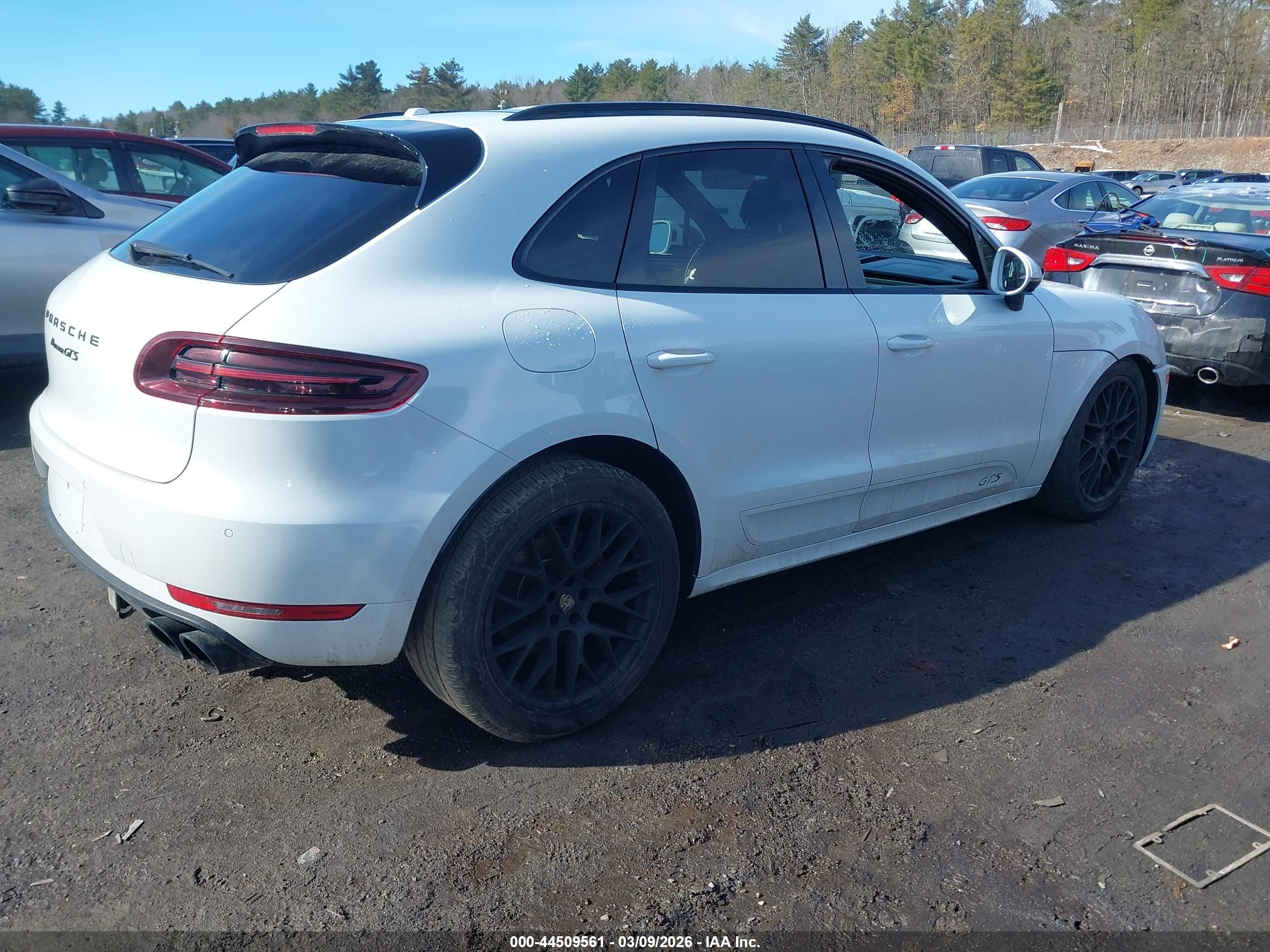 PORSCHE MACAN image 4