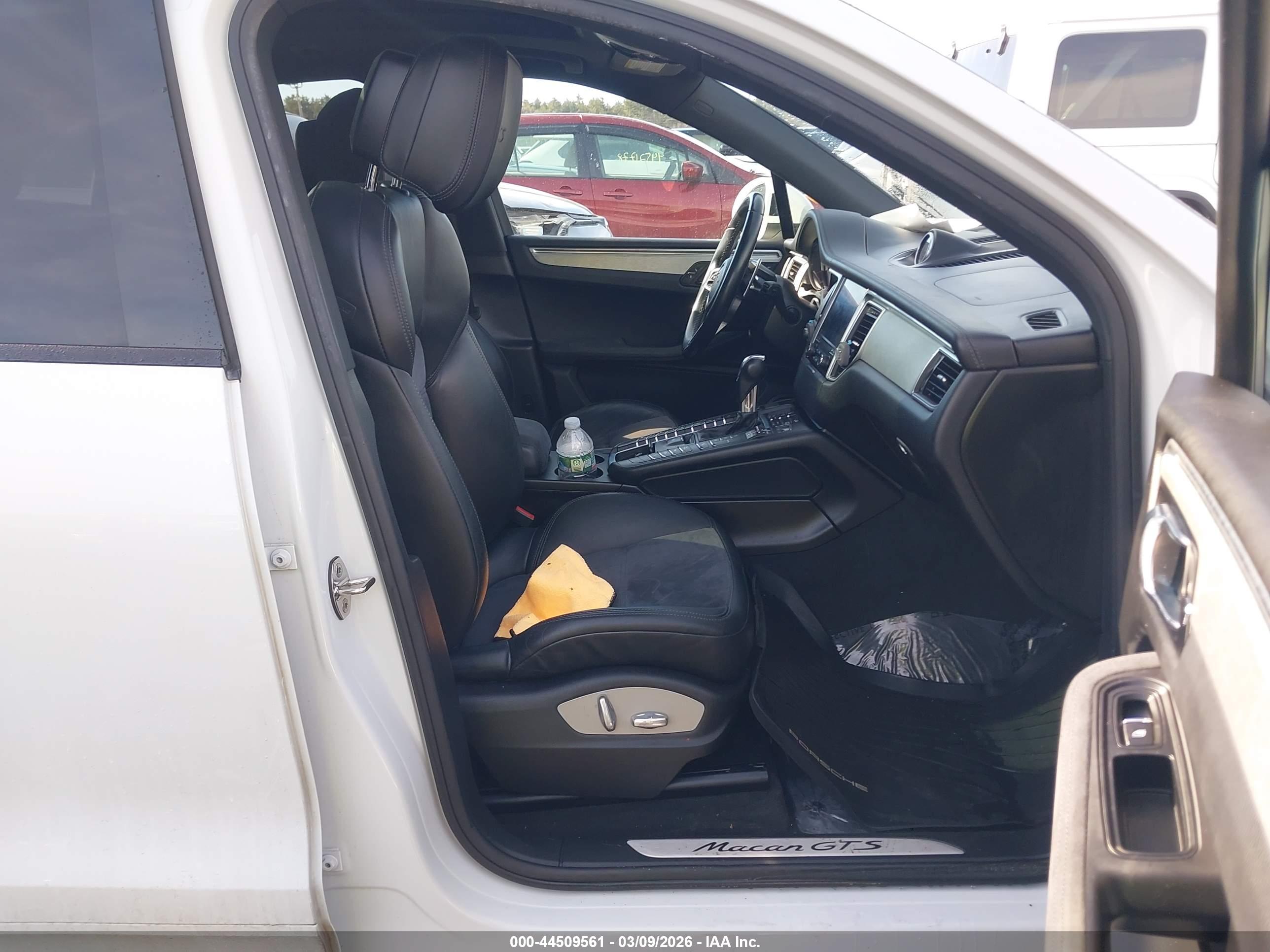 PORSCHE MACAN image 5