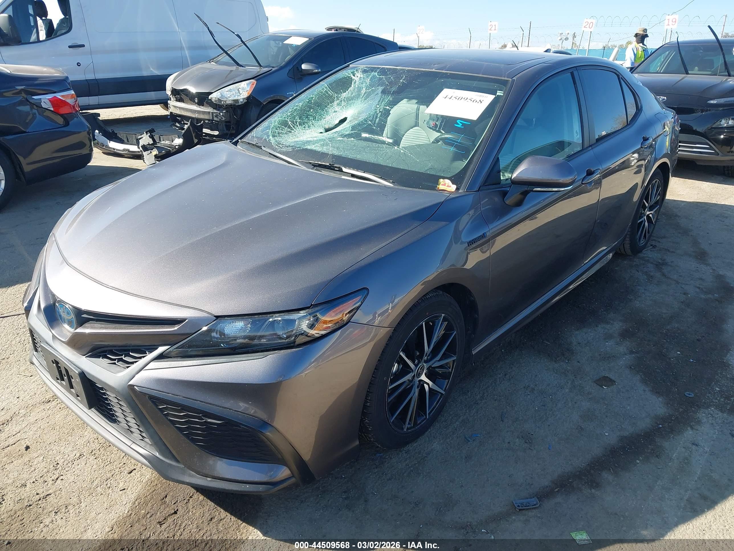 TOYOTA CAMRY image 2