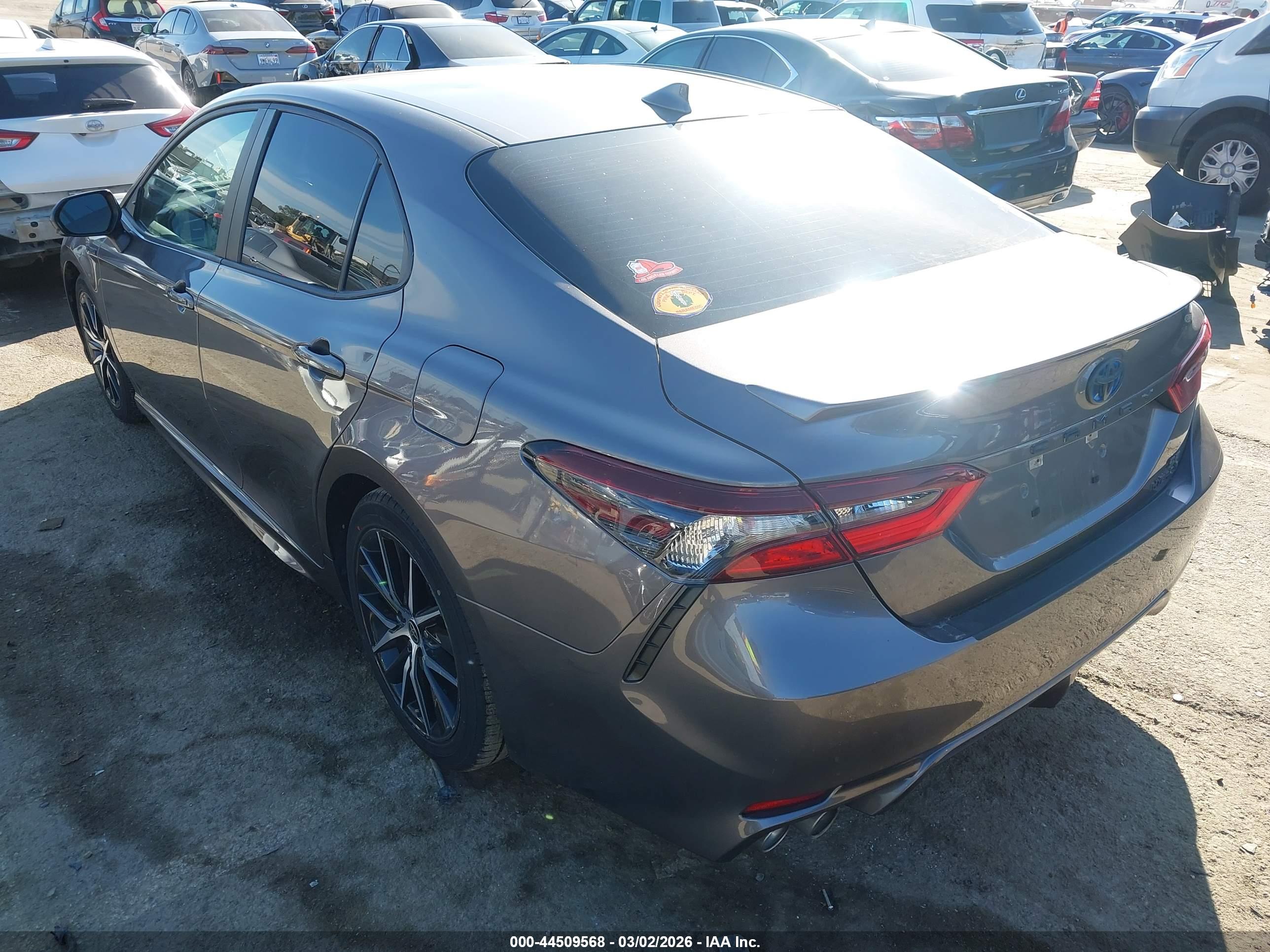 TOYOTA CAMRY image 3
