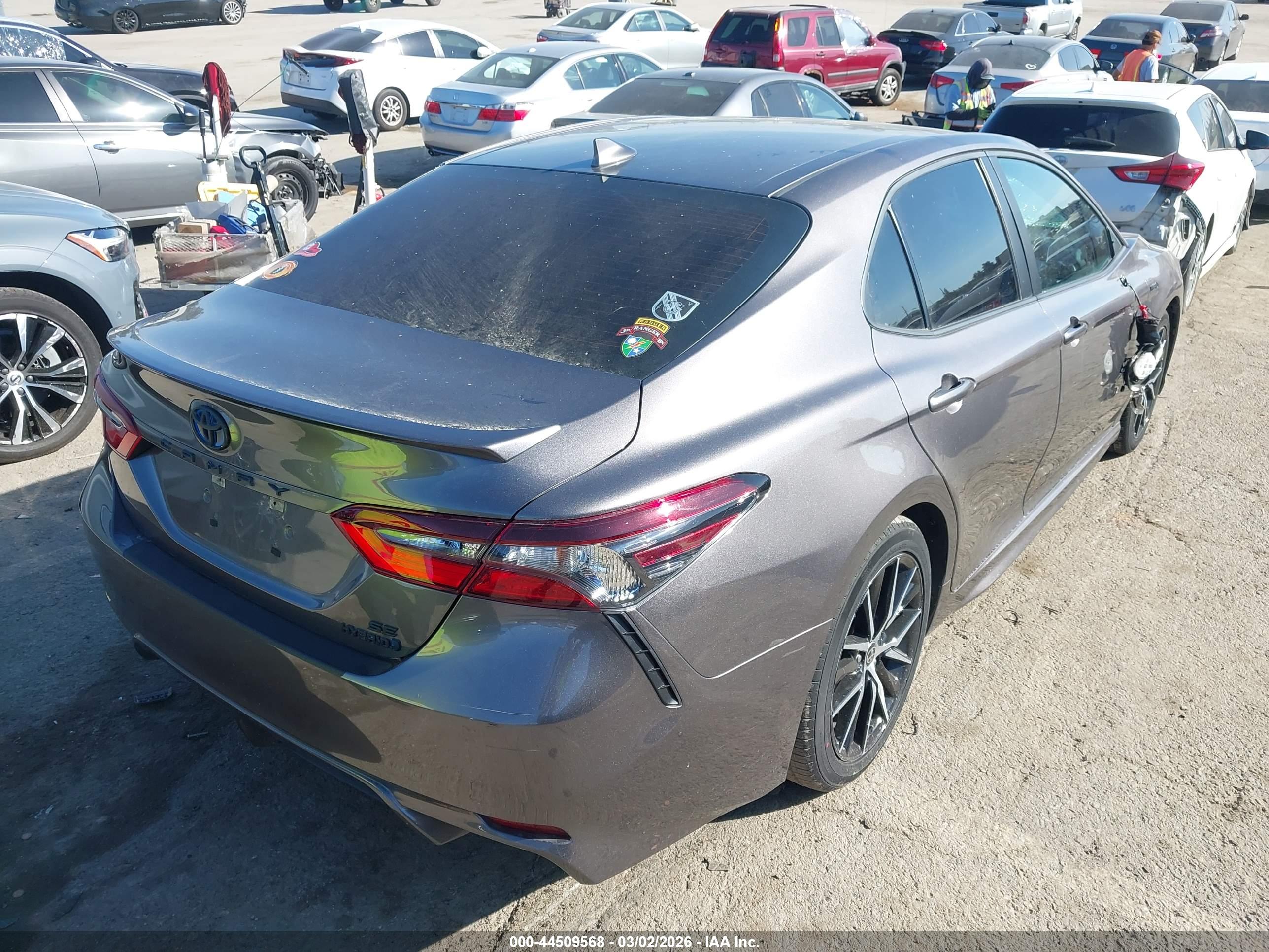 TOYOTA CAMRY image 4
