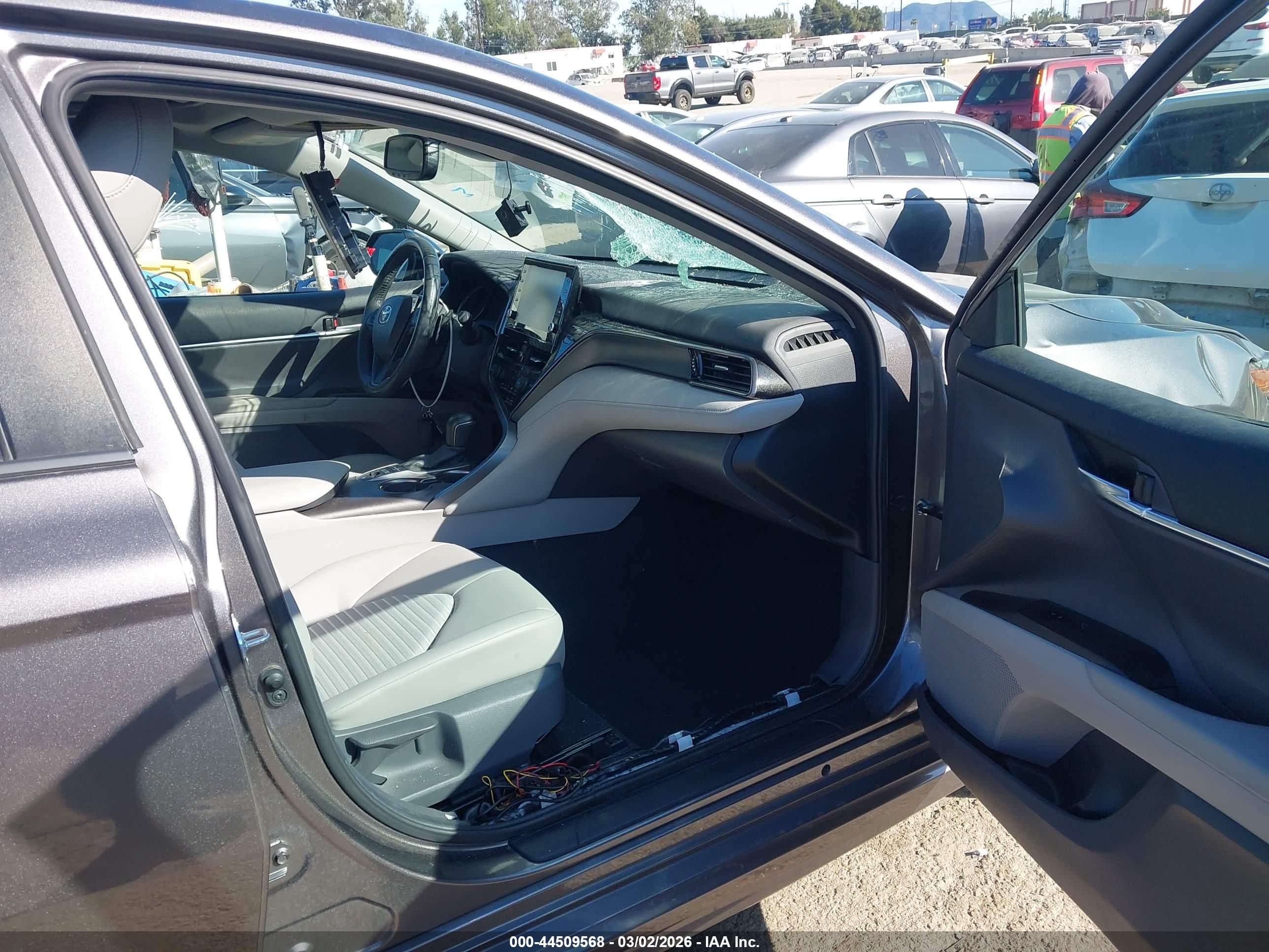 TOYOTA CAMRY image 5