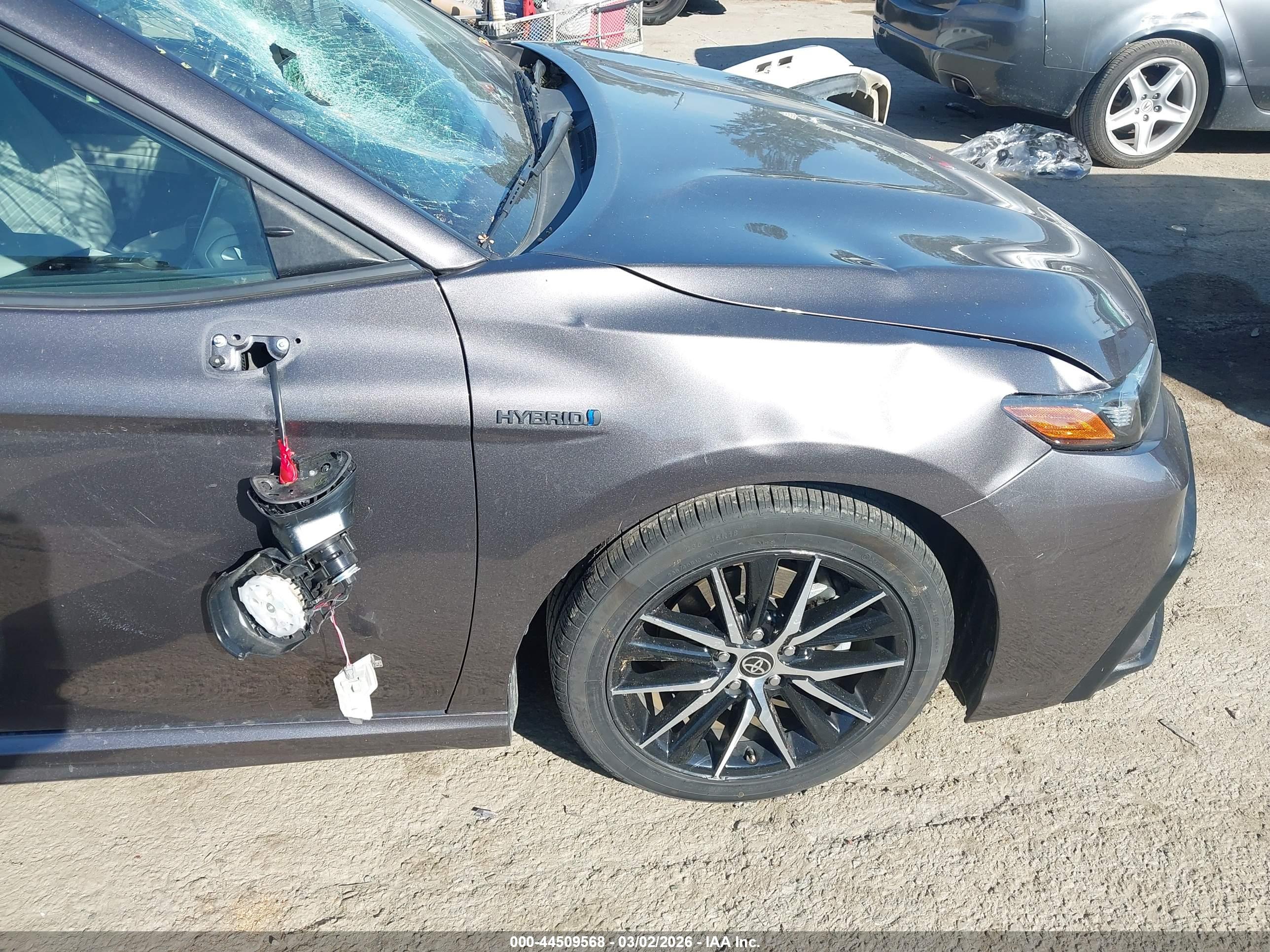 TOYOTA CAMRY image 6