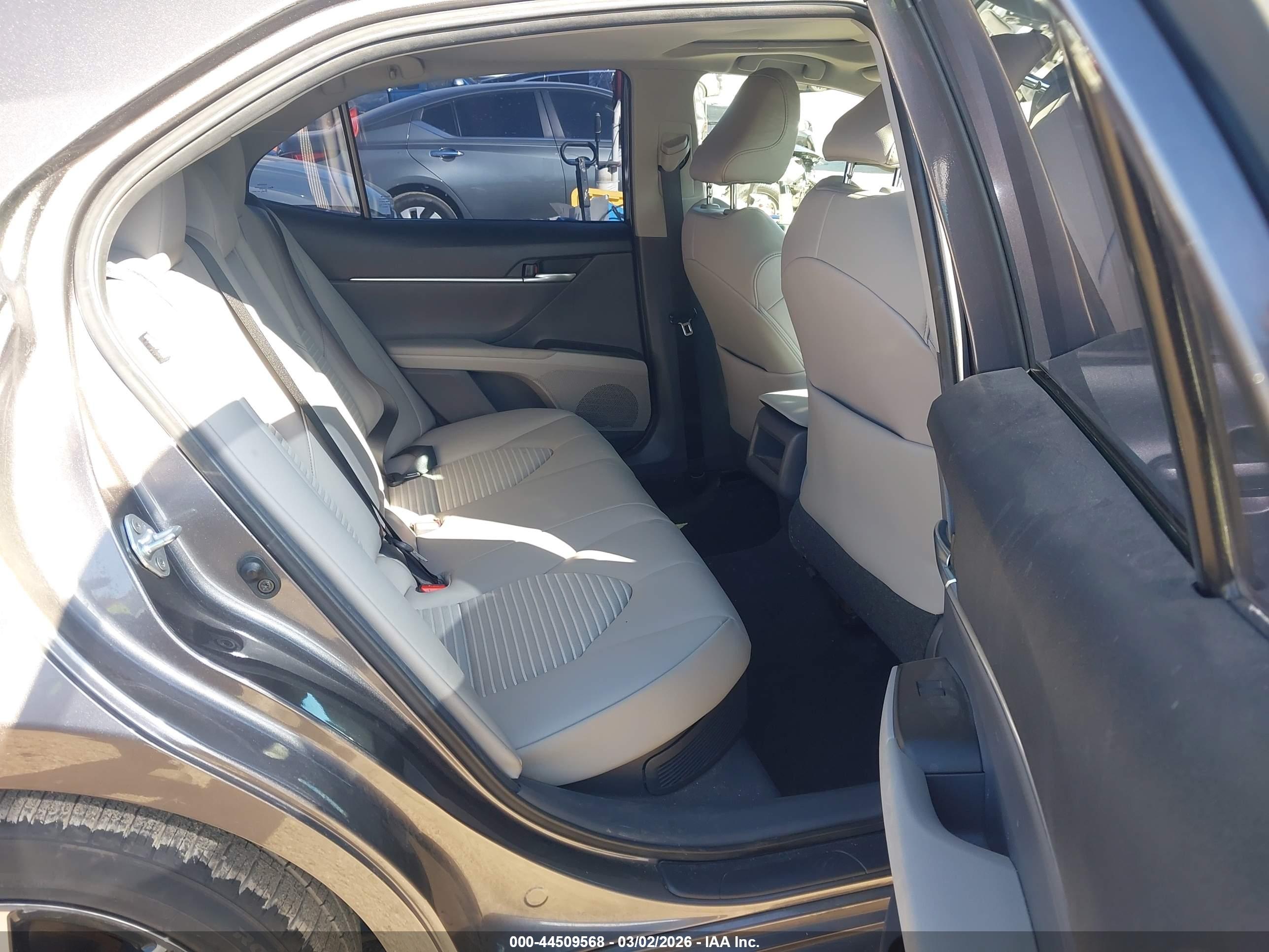 TOYOTA CAMRY image 8