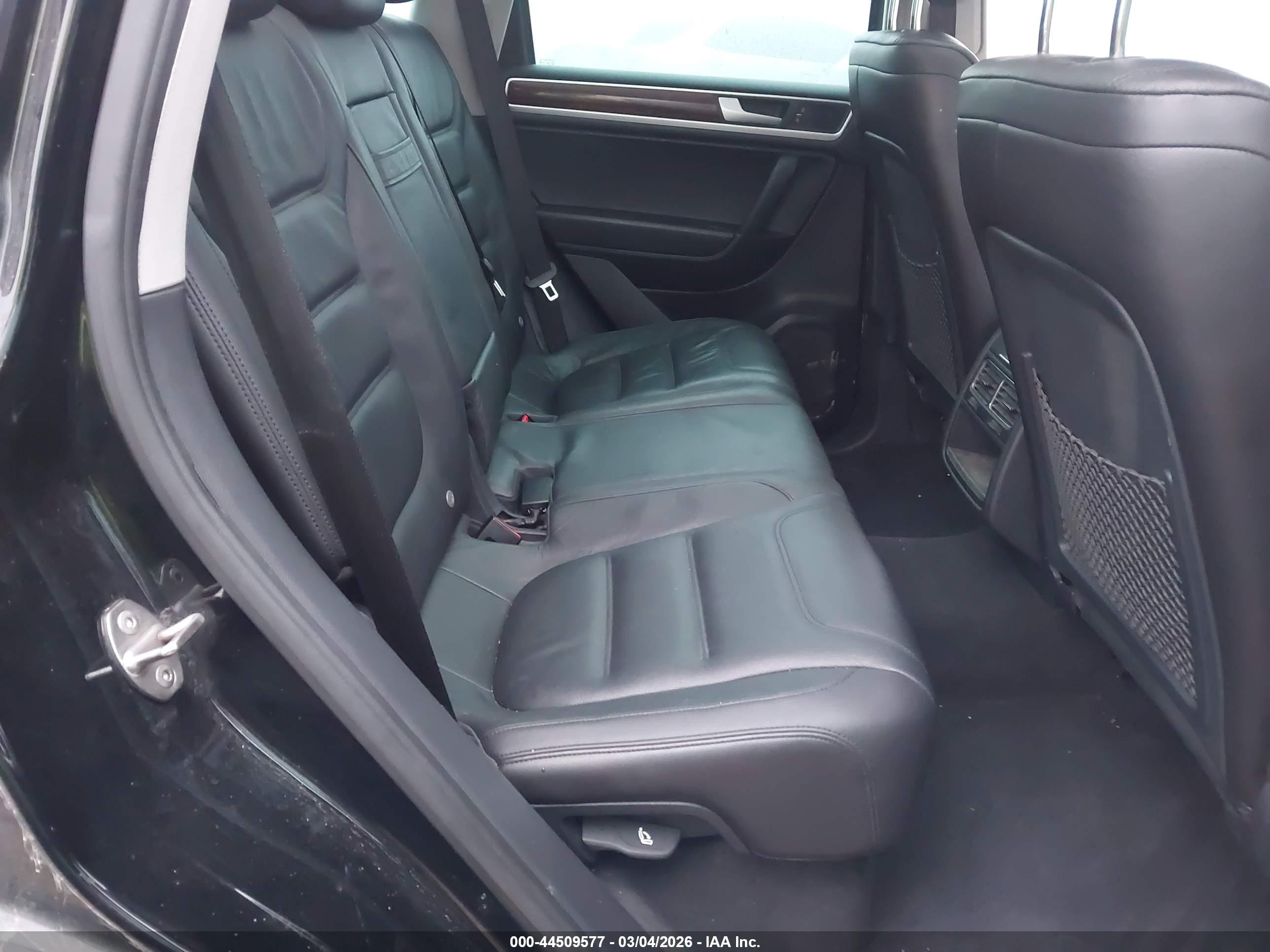 VOLKSWAGEN TOUAREG image 8