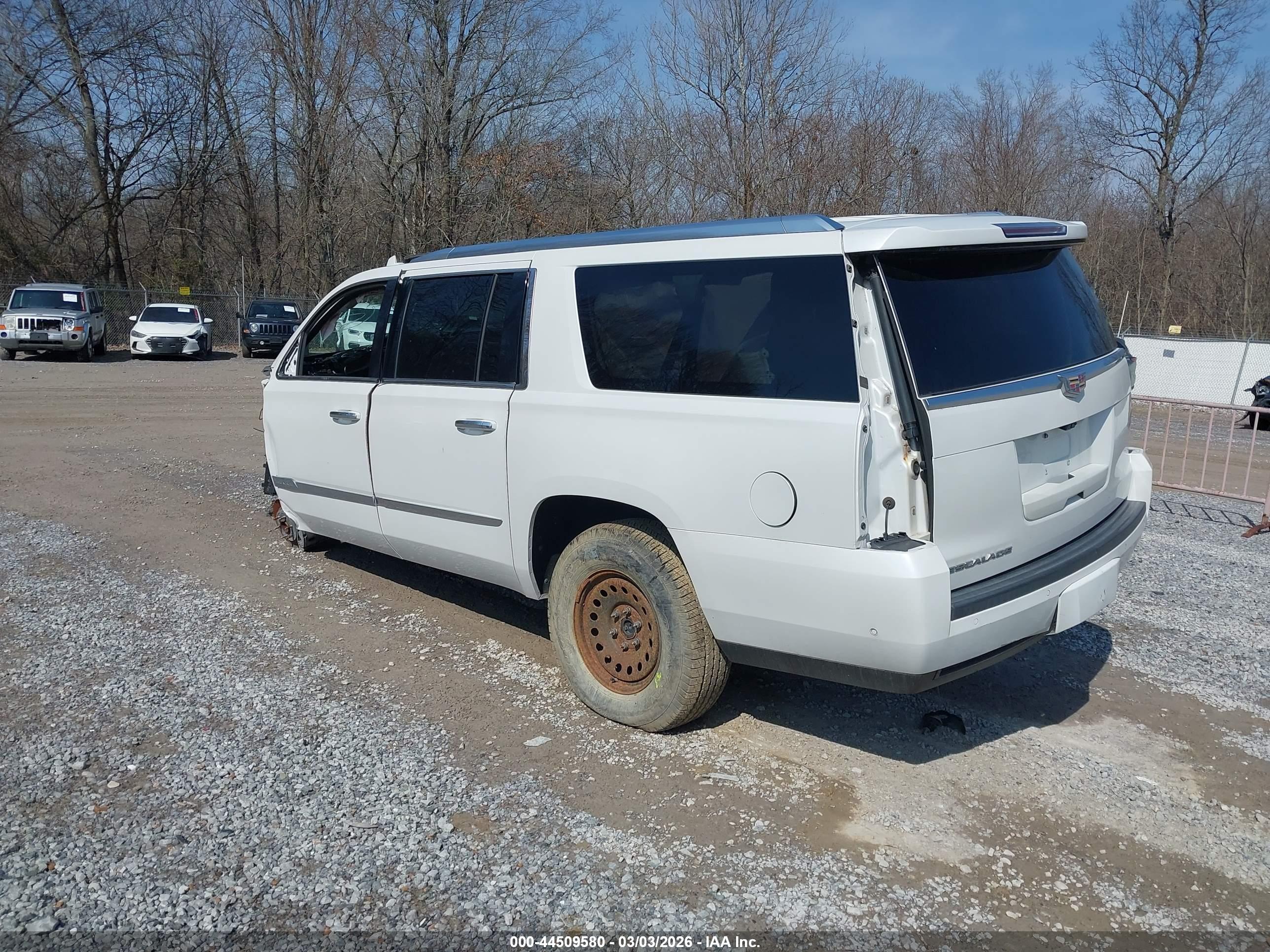 CADILLAC ESCALADE image 3