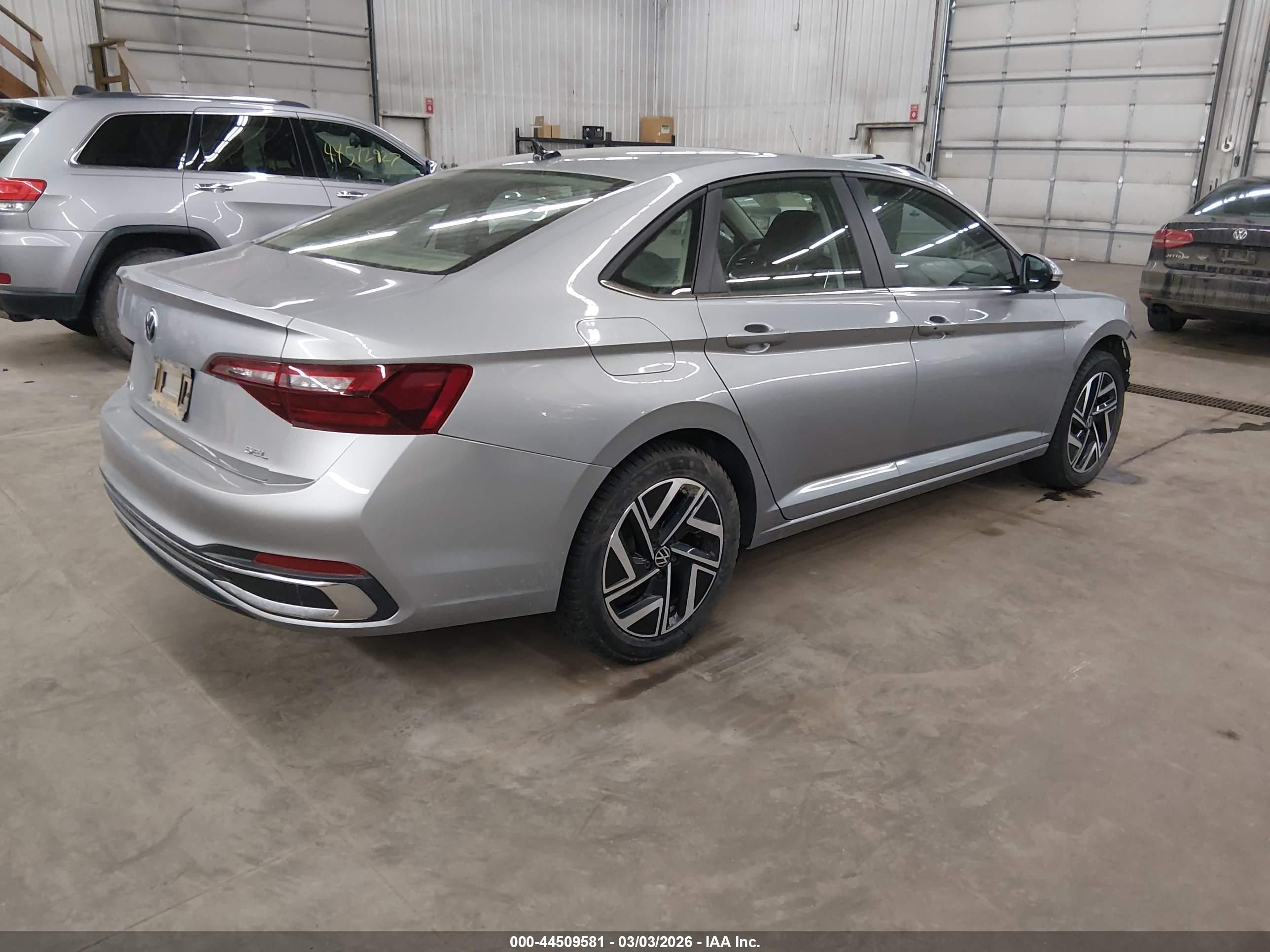 VOLKSWAGEN JETTA image 4