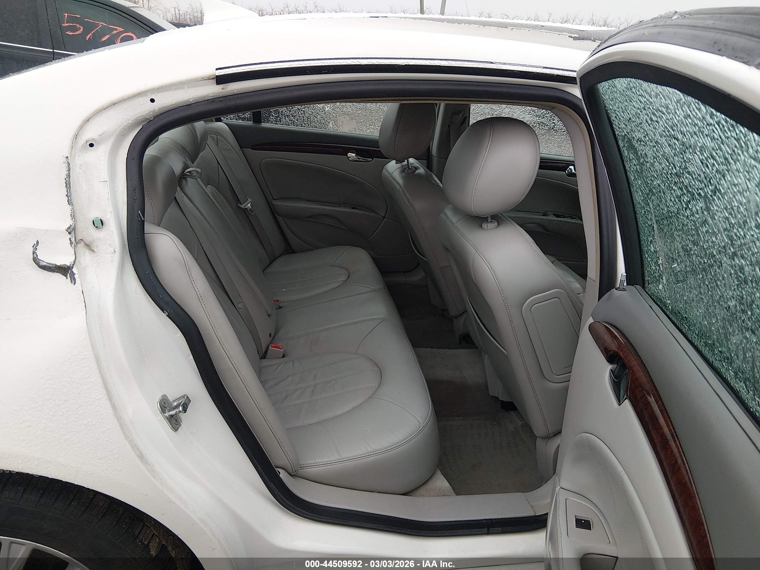 BUICK LUCERNE image 8