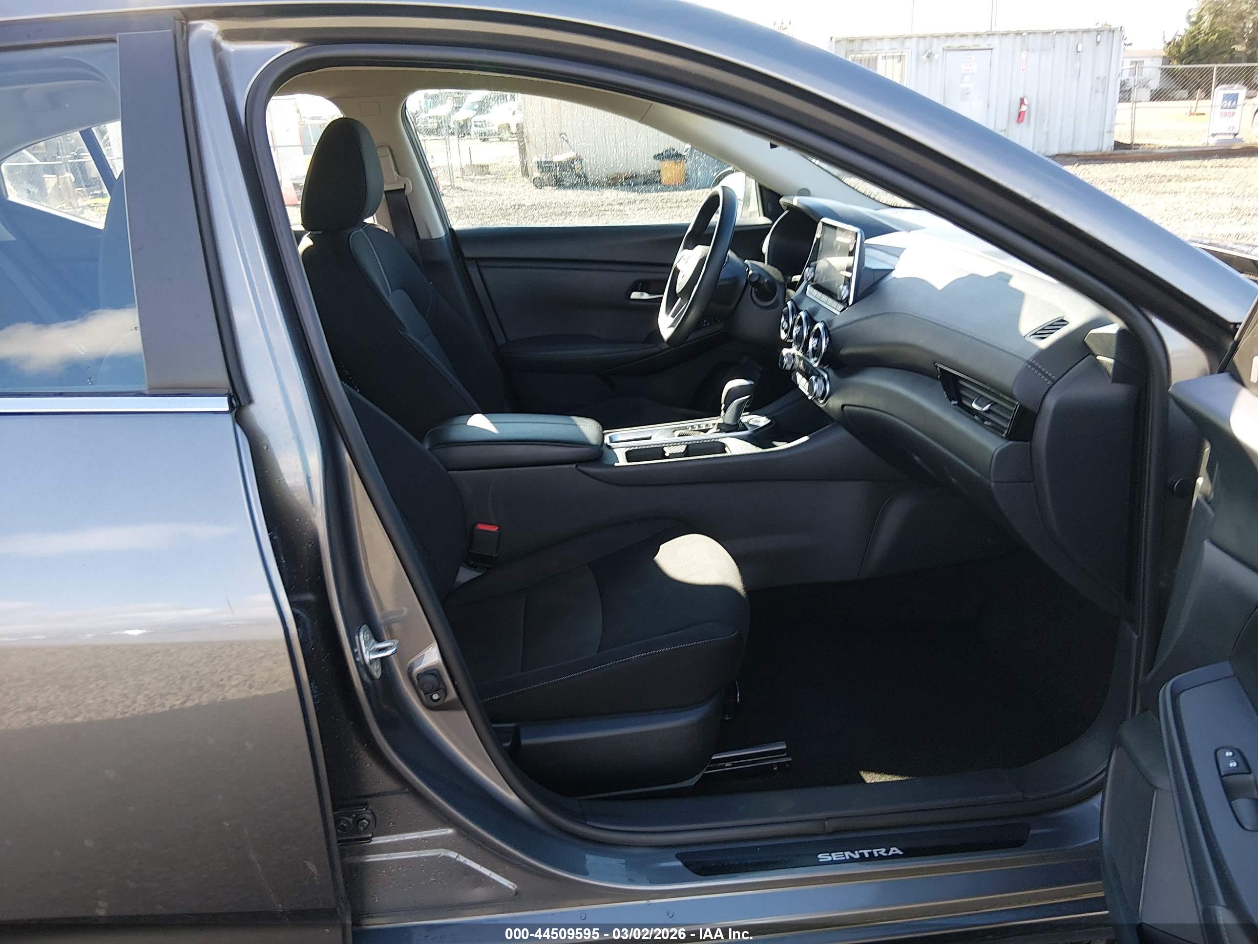 NISSAN SENTRA image 5
