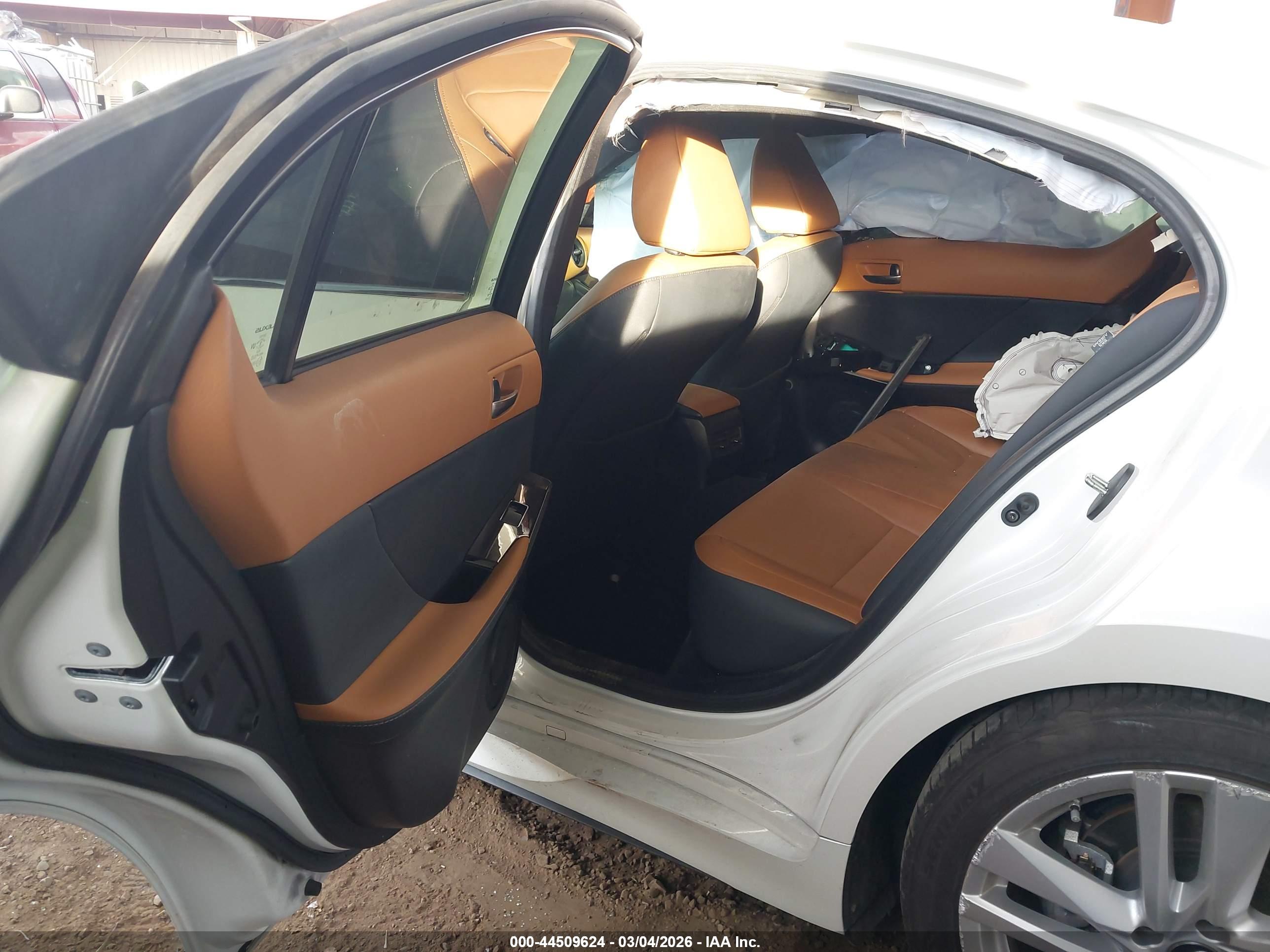 LEXUS IS image 8