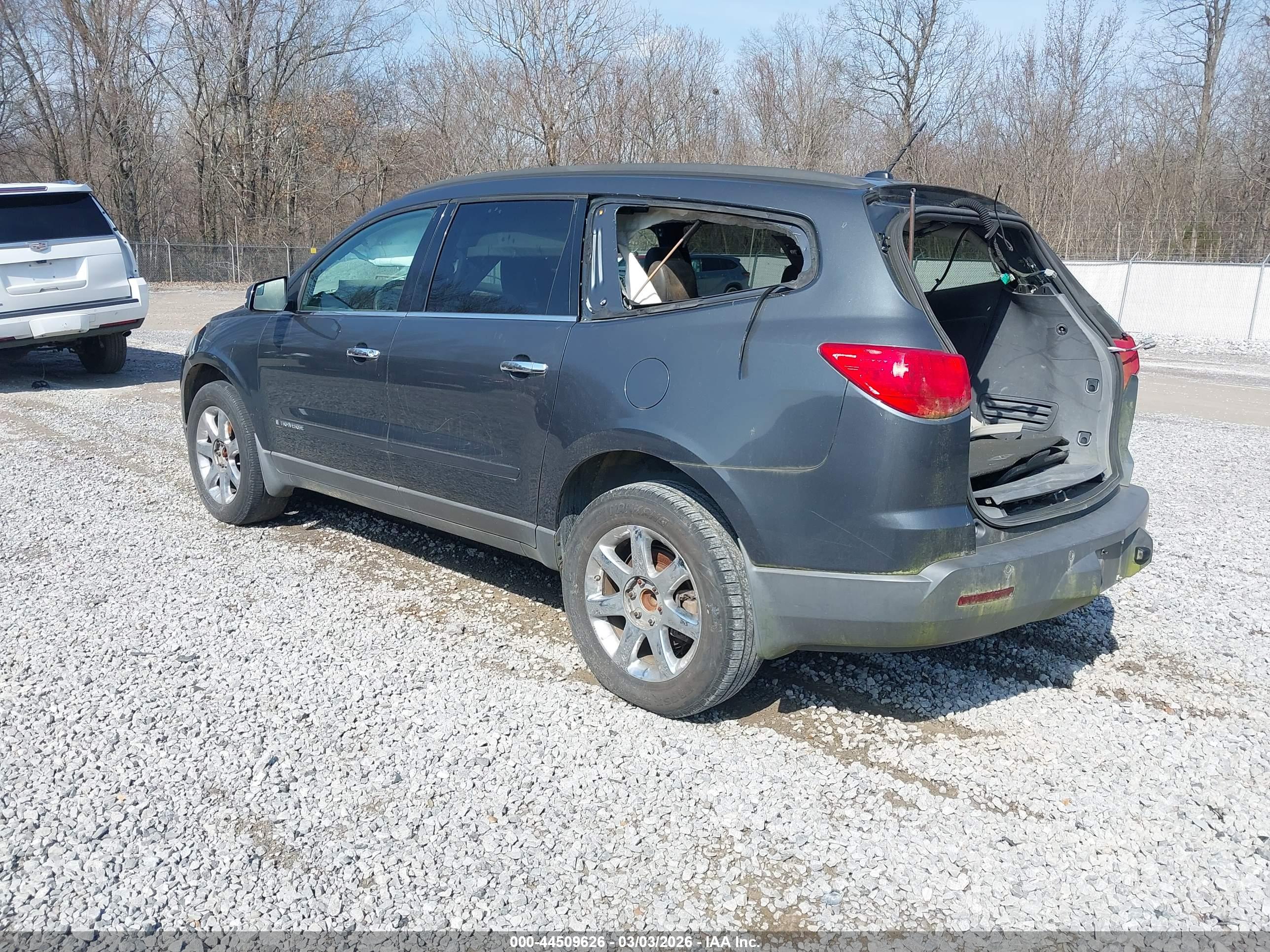 CHEVROLET TRAVERSE image 3